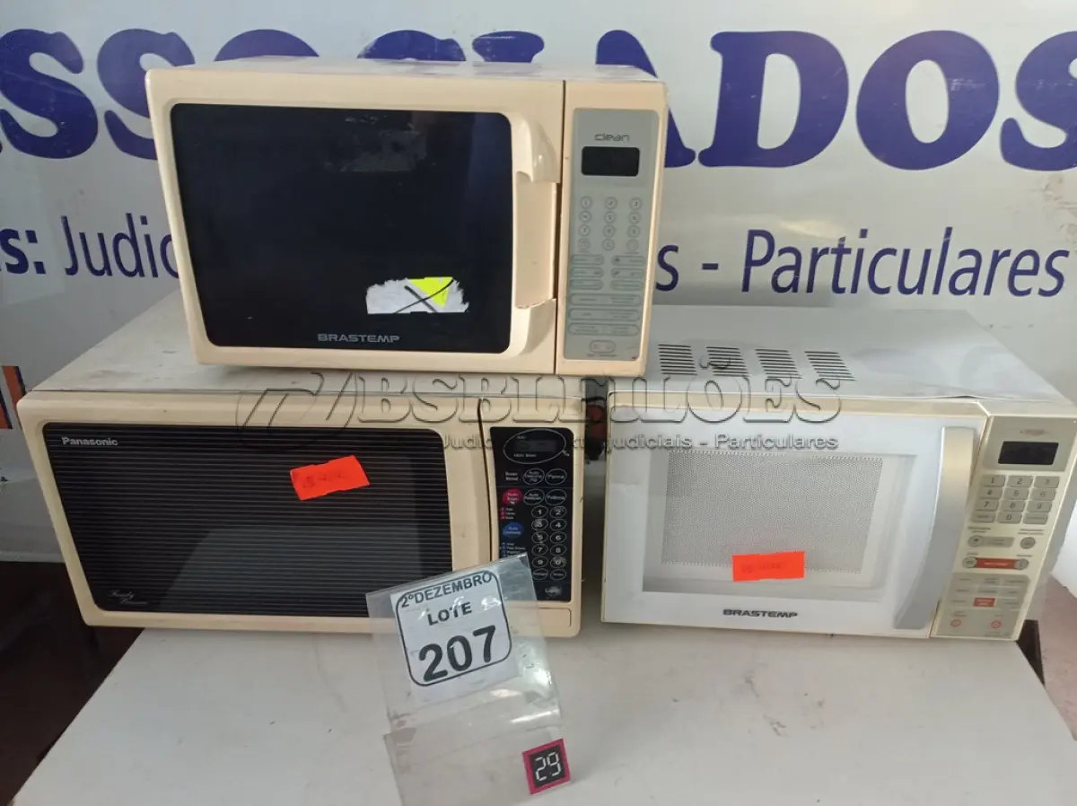 LOTE 207 - 03 MICRO-ONDAS MARCAS E MODELOS DIVERSOS SENDO 01 C/PRATO. (NO ESTADO) ATENÇÃO! FAZER A VISITAÇÃO ANTES DE ARREMATAR, NÃO SABEMOS SE FUNCIONA. LEILÃO NÃO TEM GARANTIA E NEM DEVOLUÇÃO, SUJEITO A POSSÍVEIS AVARIAS VISÍVEIS/OCULTAS E/OU AUSÊNCIA DE COMPONENTES.