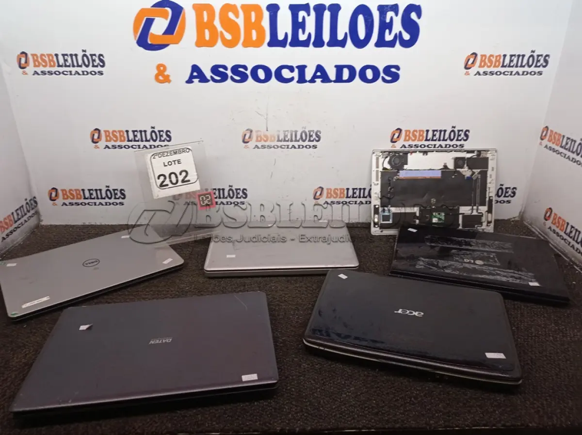 LOTE 202 - 05 NOTEBOOKS MARCAS E MODELOS DIVERSOS P/RETIRADA DE PEÇAS. (NO ESTADO) ATENÇÃO! FAZER A VISITAÇÃO ANTES DE ARREMATAR, NÃO SABEMOS SE FUNCIONA. LEILÃO NÃO TEM GARANTIA E NEM DEVOLUÇÃO, SUJEITO A POSSÍVEIS AVARIAS VISÍVEIS/OCULTAS E/OU AUSÊNCIA DE COMPONENTES.