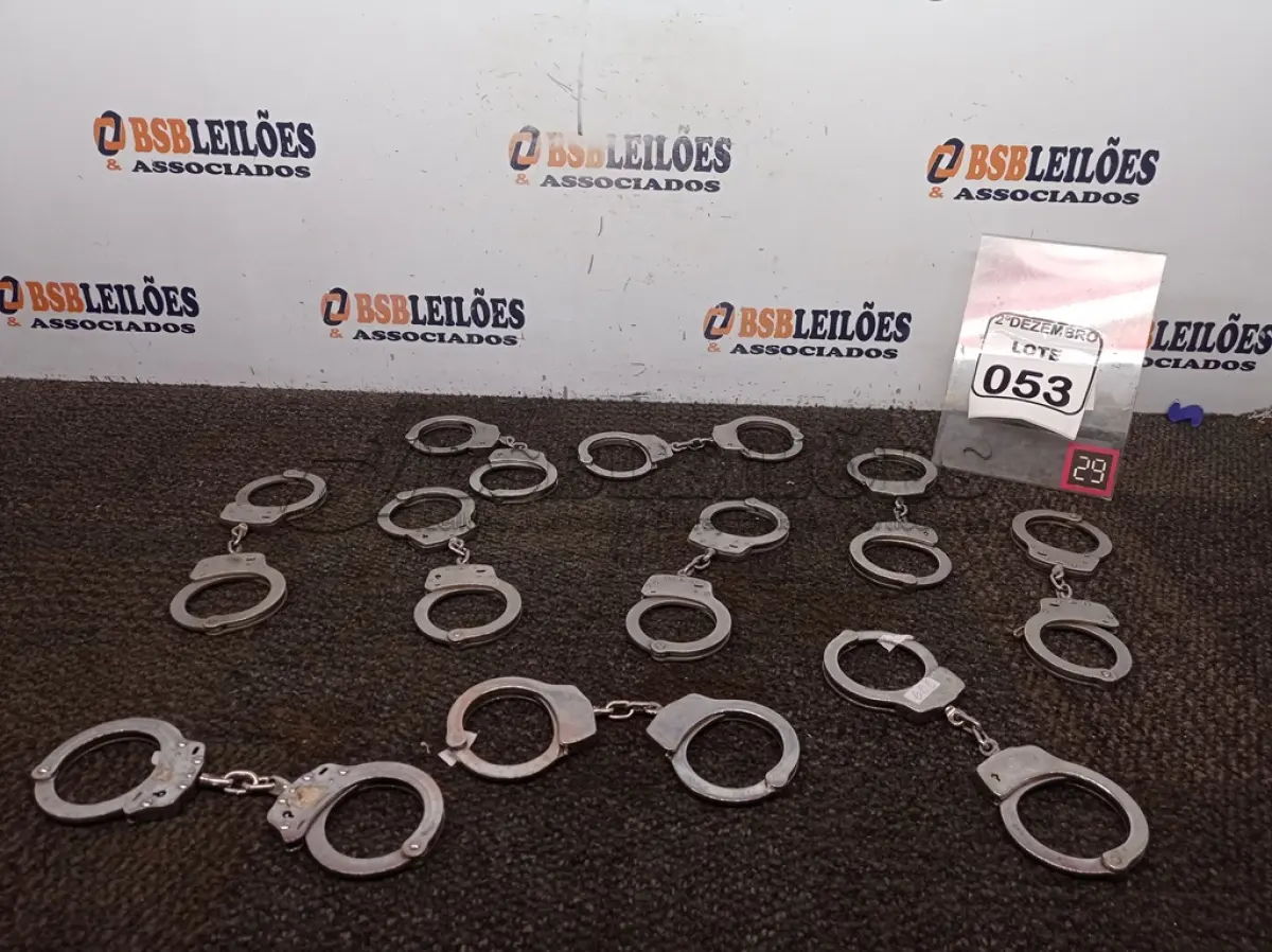 LOTE 053 - 10 ALGEMAS EM METAL. (NO ESTADO) ATENÇÃO! FAZER A VISITAÇÃO ANTES DE ARREMATAR, NÃO SABEMOS SE FUNCIONA. LEILÃO NÃO TEM GARANTIA E NEM DEVOLUÇÃO, SUJEITO A POSSÍVEIS AVARIAS VISÍVEIS/OCULTAS E/OU AUSÊNCIA DE COMPONENTES.