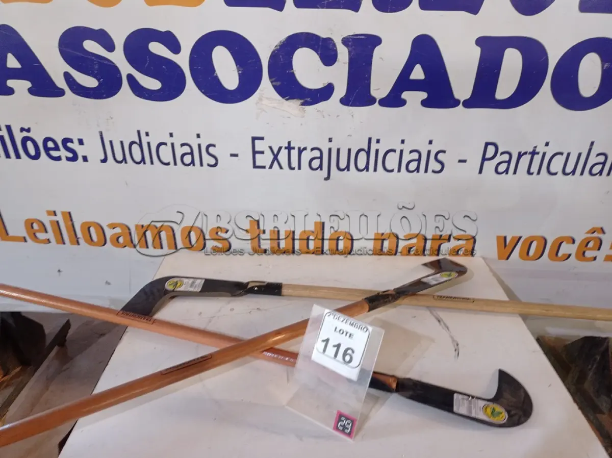 LOTE 116 - 03 FOICES MARCA TRAMONTINA(NOVO). (NO ESTADO) ATENÇÃO! FAZER A VISITAÇÃO ANTES DE ARREMATAR, NÃO SABEMOS SE FUNCIONA. LEILÃO NÃO TEM GARANTIA E NEM DEVOLUÇÃO, SUJEITO A POSSÍVEIS AVARIAS VISÍVEIS/OCULTAS E/OU AUSÊNCIA DE COMPONENTES.