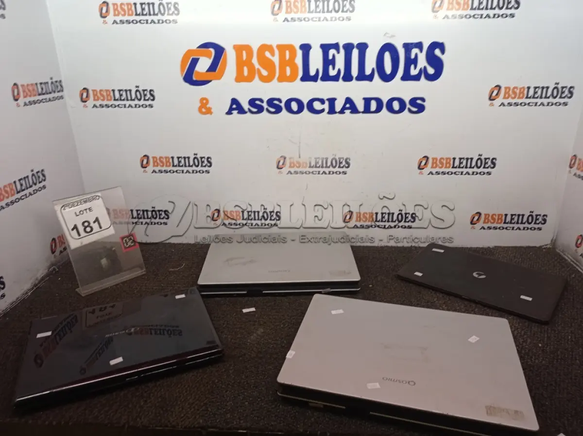 LOTE 181 - 04 NOTEBOOKS MARCAS E MODELOS DIVERSOS P/RETIRADA DE PEÇAS. (NO ESTADO) ATENÇÃO! FAZER A VISITAÇÃO ANTES DE ARREMATAR, NÃO SABEMOS SE FUNCIONA. LEILÃO NÃO TEM GARANTIA E NEM DEVOLUÇÃO, SUJEITO A POSSÍVEIS AVARIAS VISÍVEIS/OCULTAS E/OU AUSÊNCIA DE COMPONENTES.