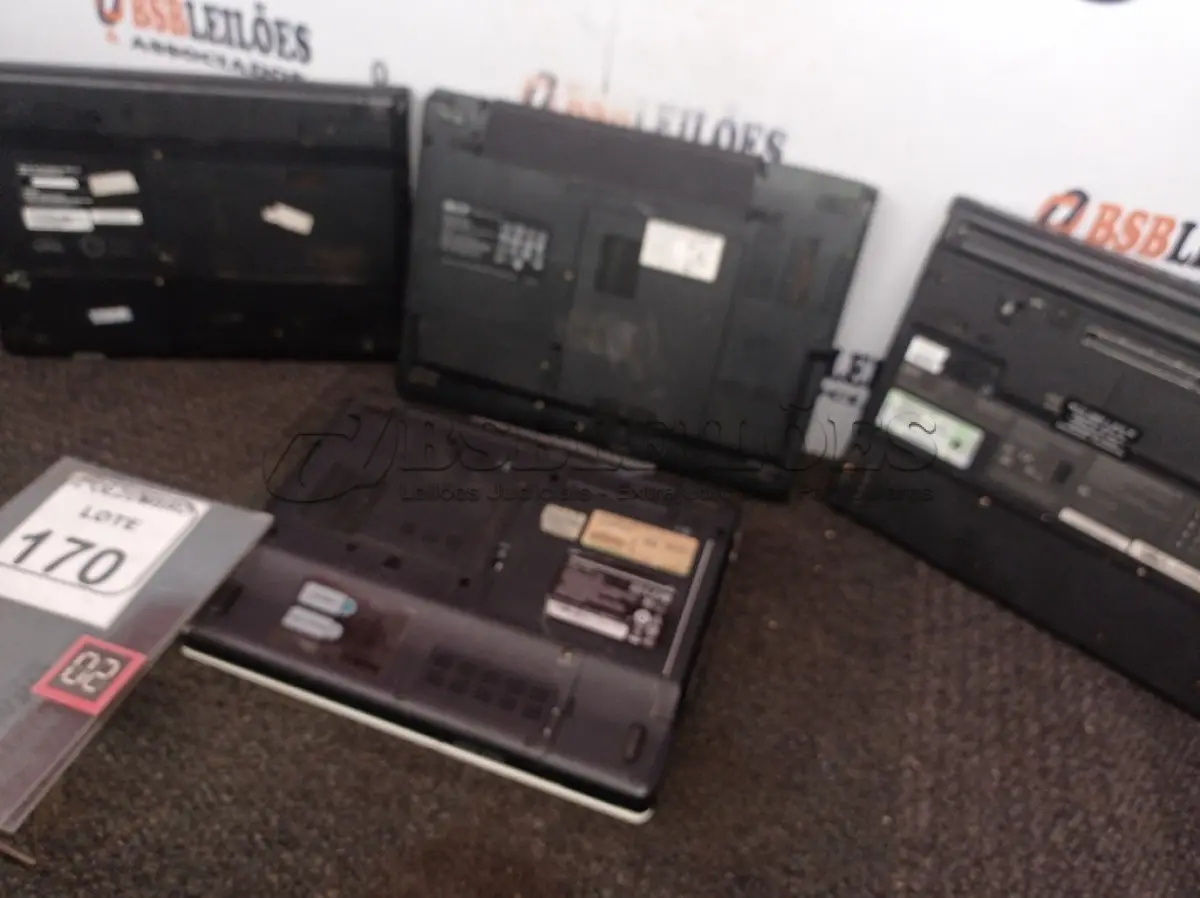 LOTE 170 - 04 NOTEBOOKS MARCAS E MODELOS DIVERSOS P/RETIRADA DE PEÇAS. (NO ESTADO) ATENÇÃO! FAZER A VISITAÇÃO ANTES DE ARREMATAR, NÃO SABEMOS SE FUNCIONA. LEILÃO NÃO TEM GARANTIA E NEM DEVOLUÇÃO, SUJEITO A POSSÍVEIS AVARIAS VISÍVEIS/OCULTAS E/OU AUSÊNCIA DE COMPONENTES.