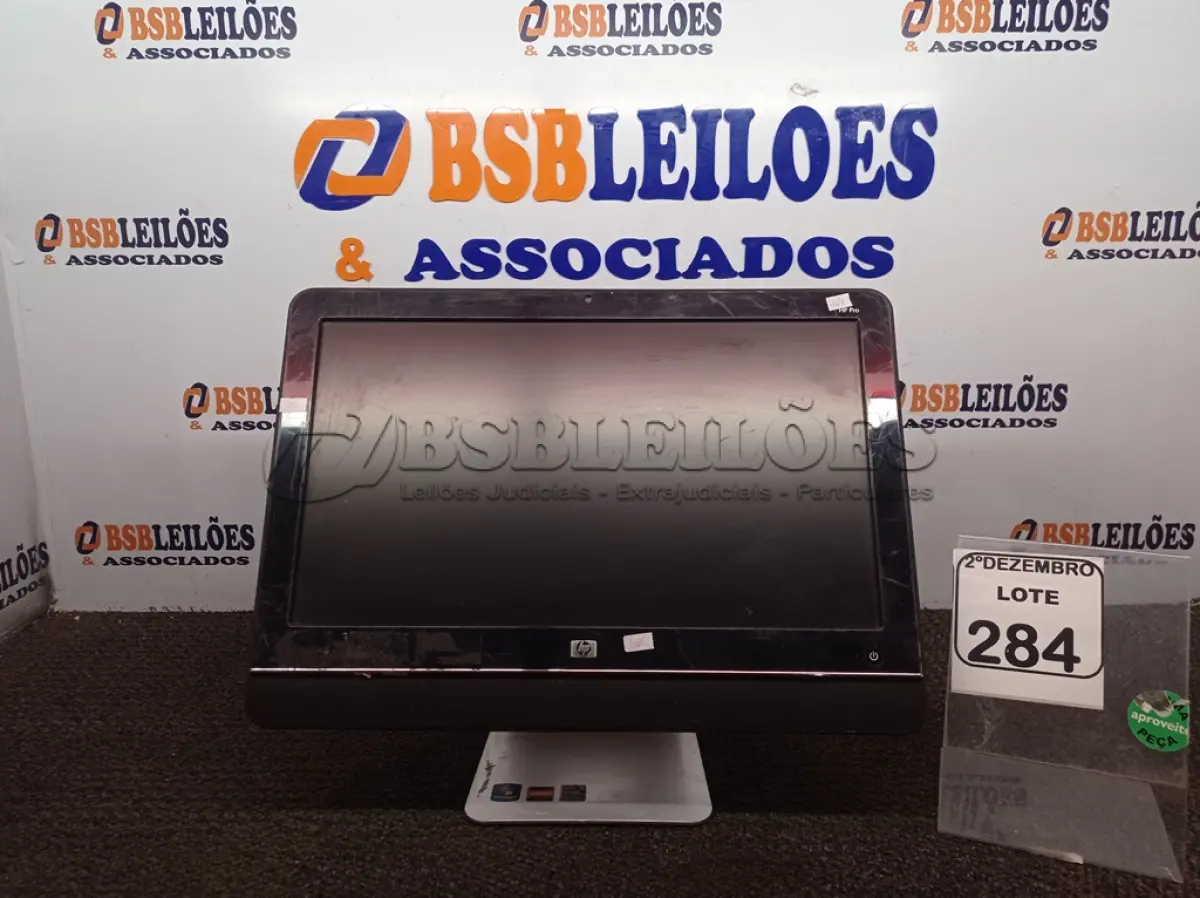 LOTE 284 - 01 ALL IN ONE MARCA HP C/TECLADO E MOUSE. (NO ESTADO) ATENÇÃO! FAZER A VISITAÇÃO ANTES DE ARREMATAR, NÃO SABEMOS SE FUNCIONA. LEILÃO NÃO TEM GARANTIA E NEM DEVOLUÇÃO, SUJEITO A POSSÍVEIS AVARIAS VISÍVEIS/OCULTAS E/OU AUSÊNCIA DE COMPONENTES.