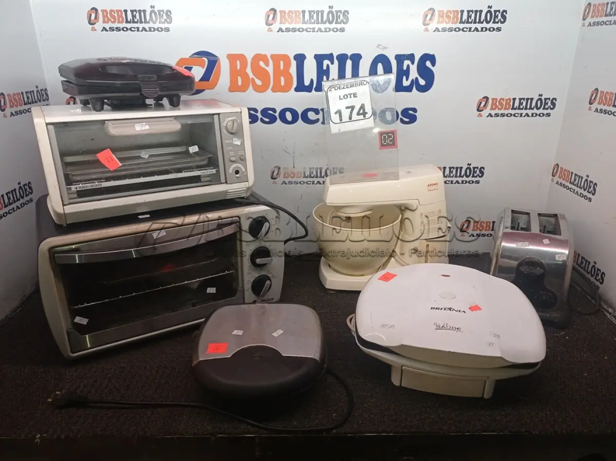 LOTE 174 - 01 TORRADEIRA EM INOX MARCA MONDIAL, 02 FORNOS ELÉTRICOS MARCAS E MODELOS DIVERSOS, 01 BATEDEIRA MARCA ARNO E 03 SANDUICHEIRAS MARCAS E MODELOS DIVERSOS. (NO ESTADO) ATENÇÃO! FAZER A VISITAÇÃO ANTES DE ARREMATAR, NÃO SABEMOS SE FUNCIONA. LEILÃO NÃO TEM GARANTIA E NEM DEVOLUÇÃO, SUJEITO A POSSÍVEIS AVARIAS VISÍVEIS/OCULTAS E/OU AUSÊNCIA DE COMPONENTES.