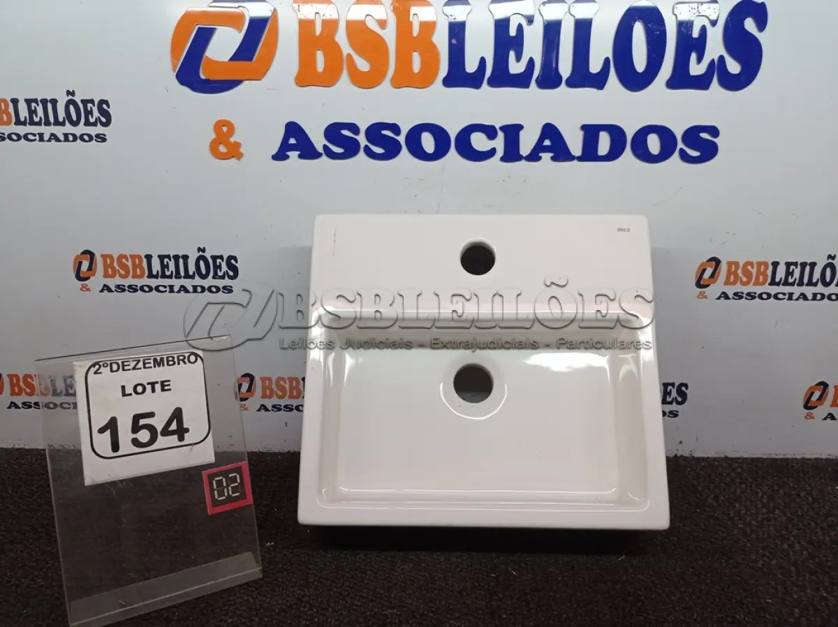 LOTE 154 - 01 CUBA QUADRADA MARCA DECA 32X35CM(NOVO). (NO ESTADO) ATENÇÃO! FAZER A VISITAÇÃO ANTES DE ARREMATAR, NÃO SABEMOS SE FUNCIONA. LEILÃO NÃO TEM GARANTIA E NEM DEVOLUÇÃO, SUJEITO A POSSÍVEIS AVARIAS VISÍVEIS/OCULTAS E/OU AUSÊNCIA DE COMPONENTES.