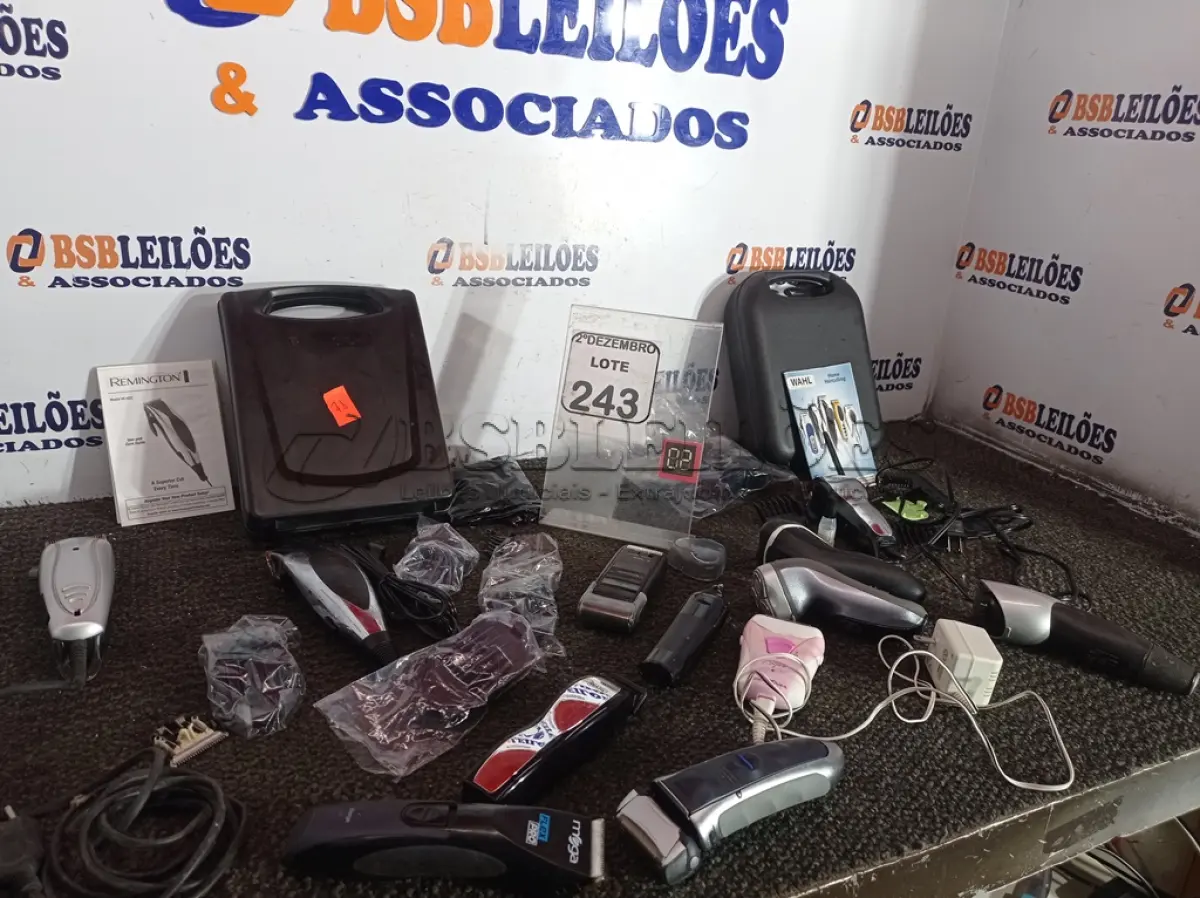 LOTE 243 - 01 LOTE C/VÁRIOS APARELHOS DE BARBEAR E MÁQUINAS DE CORTAR CABELO MARCAS E MODELOS DIVERSOS. (NO ESTADO) ATENÇÃO! FAZER A VISITAÇÃO ANTES DE ARREMATAR, NÃO SABEMOS SE FUNCIONA. LEILÃO NÃO TEM GARANTIA E NEM DEVOLUÇÃO, SUJEITO A POSSÍVEIS AVARIAS VISÍVEIS/OCULTAS E/OU AUSÊNCIA DE COMPONENTES.