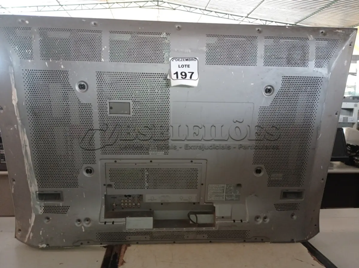 LOTE 197 - 01 TV 43” MARCA PANASONIC. (NO ESTADO) ATENÇÃO! FAZER A VISITAÇÃO ANTES DE ARREMATAR, NÃO SABEMOS SE FUNCIONA. LEILÃO NÃO TEM GARANTIA E NEM DEVOLUÇÃO, SUJEITO A POSSÍVEIS AVARIAS VISÍVEIS/OCULTAS E/OU AUSÊNCIA DE COMPONENTES.