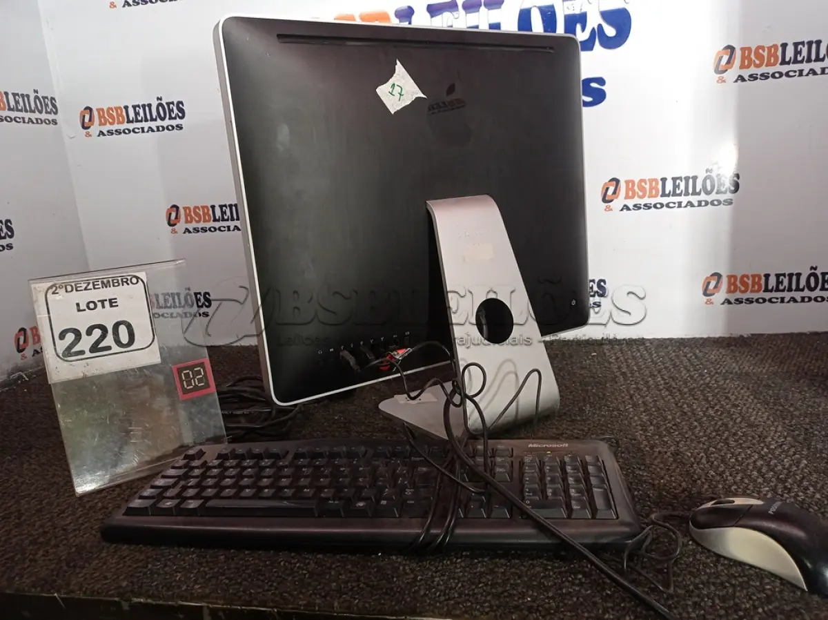 LOTE 220 - 01 IMAC CORE2 DUO, 2GB RAM, HD 250GB C/TECLADO E MOUSE. (NO ESTADO) ATENÇÃO! FAZER A VISITAÇÃO ANTES DE ARREMATAR, NÃO SABEMOS SE FUNCIONA. LEILÃO NÃO TEM GARANTIA E NEM DEVOLUÇÃO, SUJEITO A POSSÍVEIS AVARIAS VISÍVEIS/OCULTAS E/OU AUSÊNCIA DE COMPONENTES.