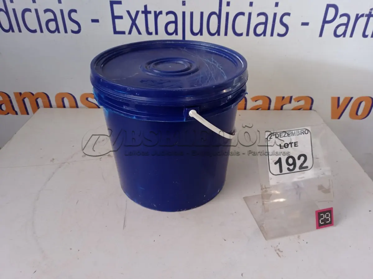 LOTE 192 - 01 BALDE DE TINTA. (NO ESTADO) ATENÇÃO! FAZER A VISITAÇÃO ANTES DE ARREMATAR, NÃO SABEMOS SE FUNCIONA. LEILÃO NÃO TEM GARANTIA E NEM DEVOLUÇÃO, SUJEITO A POSSÍVEIS AVARIAS VISÍVEIS/OCULTAS E/OU AUSÊNCIA DE COMPONENTES.