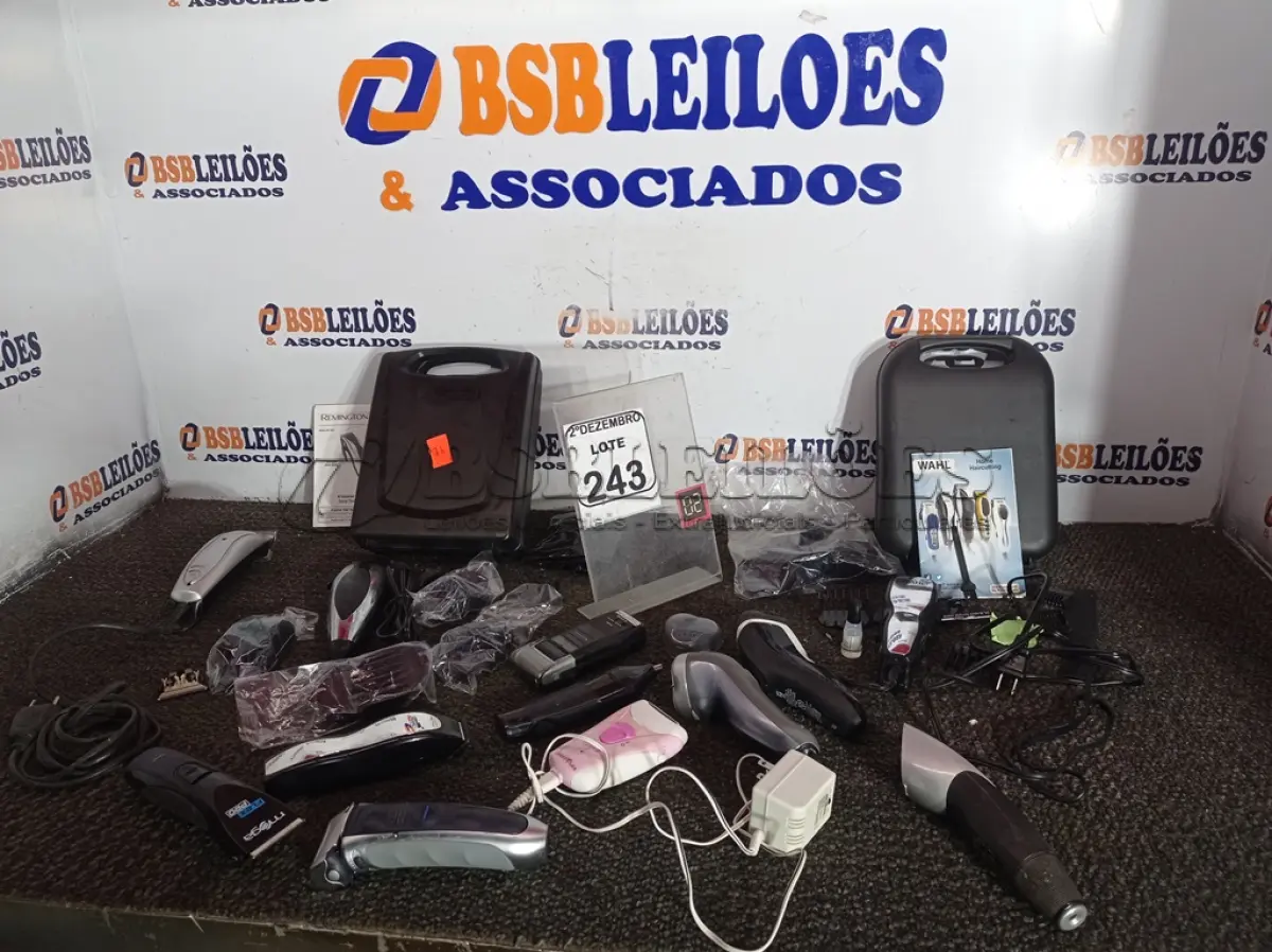 LOTE 243 - 01 LOTE C/VÁRIOS APARELHOS DE BARBEAR E MÁQUINAS DE CORTAR CABELO MARCAS E MODELOS DIVERSOS. (NO ESTADO) ATENÇÃO! FAZER A VISITAÇÃO ANTES DE ARREMATAR, NÃO SABEMOS SE FUNCIONA. LEILÃO NÃO TEM GARANTIA E NEM DEVOLUÇÃO, SUJEITO A POSSÍVEIS AVARIAS VISÍVEIS/OCULTAS E/OU AUSÊNCIA DE COMPONENTES.