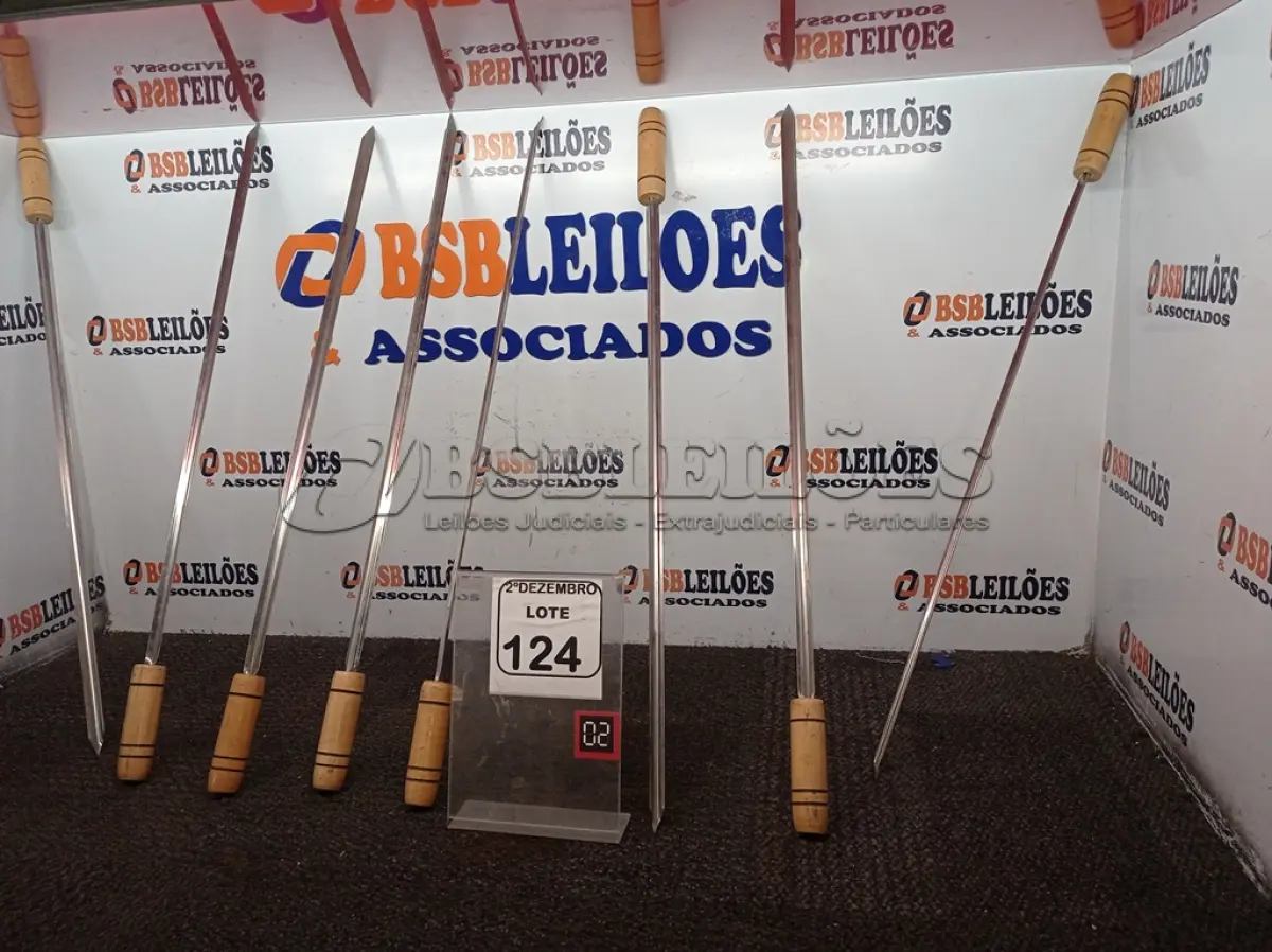 LOTE 124 - 08 ESPETOS P/CHURRASCO DIVERSOS(NOVO). (NO ESTADO) ATENÇÃO! FAZER A VISITAÇÃO ANTES DE ARREMATAR, NÃO SABEMOS SE FUNCIONA. LEILÃO NÃO TEM GARANTIA E NEM DEVOLUÇÃO, SUJEITO A POSSÍVEIS AVARIAS VISÍVEIS/OCULTAS E/OU AUSÊNCIA DE COMPONENTES.