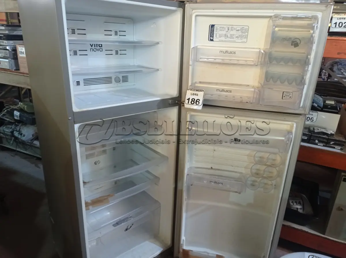 LOTE 186 - 01 GELADEIRA MARCA MABE 220V. (NO ESTADO) ATENÇÃO! FAZER A VISITAÇÃO ANTES DE ARREMATAR, NÃO SABEMOS SE FUNCIONA. LEILÃO NÃO TEM GARANTIA E NEM DEVOLUÇÃO, SUJEITO A POSSÍVEIS AVARIAS VISÍVEIS/OCULTAS E/OU AUSÊNCIA DE COMPONENTES.