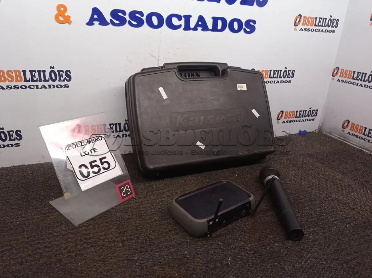 LOTE 055 - 01 RECEIVER WIRELESS C/MICROFONE E S/FONTE MARCA SHURE. (NO ESTADO) ATENÇÃO! FAZER A VISITAÇÃO ANTES DE ARREMATAR, NÃO SABEMOS SE FUNCIONA. LEILÃO NÃO TEM GARANTIA E NEM DEVOLUÇÃO, SUJEITO A POSSÍVEIS AVARIAS VISÍVEIS/OCULTAS E/OU AUSÊNCIA DE COMPONENTES.