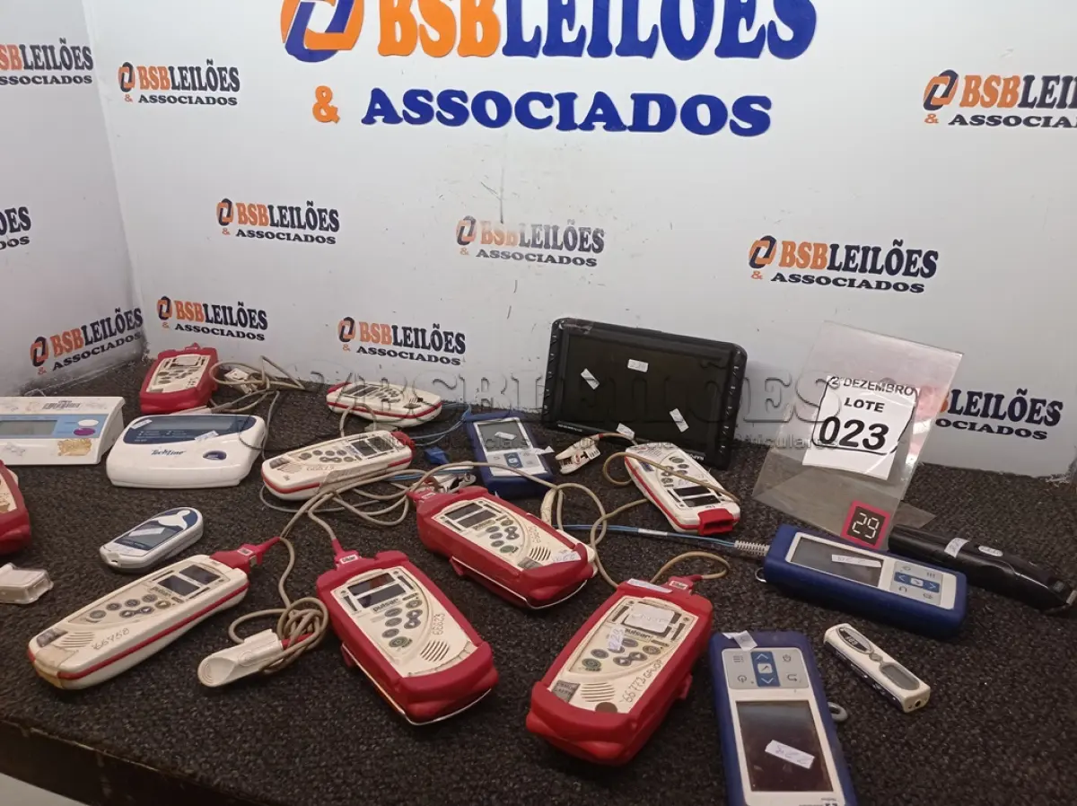 LOTE 023 - 01 LOTE C/VÁRIOS OXÍMETROS, MATERIAIS E ELETRÔNICOS DIVERSOS. (NO ESTADO) ATENÇÃO! FAZER A VISITAÇÃO ANTES DE ARREMATAR, NÃO SABEMOS SE FUNCIONA. LEILÃO NÃO TEM GARANTIA E NEM DEVOLUÇÃO, SUJEITO A POSSÍVEIS AVARIAS VISÍVEIS/OCULTAS E/OU AUSÊNCIA DE COMPONENTES.