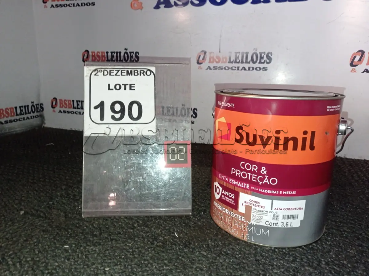 LOTE 190 - 01 LATA DE TINTA COR MARROM MARCA SUVINIL 3,6L P/MADEIRAS E METAIS. (NO ESTADO) ATENÇÃO! FAZER A VISITAÇÃO ANTES DE ARREMATAR, NÃO SABEMOS SE FUNCIONA. LEILÃO NÃO TEM GARANTIA E NEM DEVOLUÇÃO, SUJEITO A POSSÍVEIS AVARIAS VISÍVEIS/OCULTAS E/OU AUSÊNCIA DE COMPONENTES.