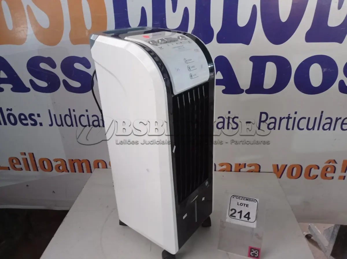 LOTE 214 - 01 CLIMATIZADOR DE AR PORTÁTIL MARCA CADENCE. (NO ESTADO) ATENÇÃO! FAZER A VISITAÇÃO ANTES DE ARREMATAR, NÃO SABEMOS SE FUNCIONA. LEILÃO NÃO TEM GARANTIA E NEM DEVOLUÇÃO, SUJEITO A POSSÍVEIS AVARIAS VISÍVEIS/OCULTAS E/OU AUSÊNCIA DE COMPONENTES.
