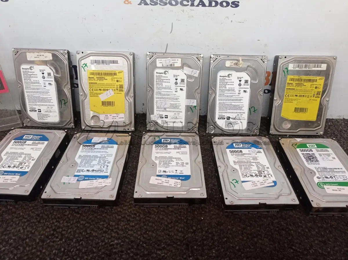 LOTE 108 - 10 HD’S DE 500GB CADA. (NO ESTADO) ATENÇÃO! FAZER A VISITAÇÃO ANTES DE ARREMATAR, NÃO SABEMOS SE FUNCIONA. LEILÃO NÃO TEM GARANTIA E NEM DEVOLUÇÃO, SUJEITO A POSSÍVEIS AVARIAS VISÍVEIS/OCULTAS E/OU AUSÊNCIA DE COMPONENTES.