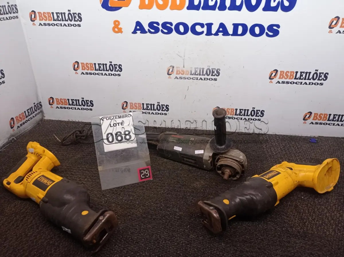 LOTE 068 - 01 LIXADEIRA MARCA BOSCH E 02 SERRAS ELÉTRICAS MARCA DEWALT. (NO ESTADO) ATENÇÃO! FAZER A VISITAÇÃO ANTES DE ARREMATAR, NÃO SABEMOS SE FUNCIONA. LEILÃO NÃO TEM GARANTIA E NEM DEVOLUÇÃO, SUJEITO A POSSÍVEIS AVARIAS VISÍVEIS/OCULTAS E/OU AUSÊNCIA DE COMPONENTES.