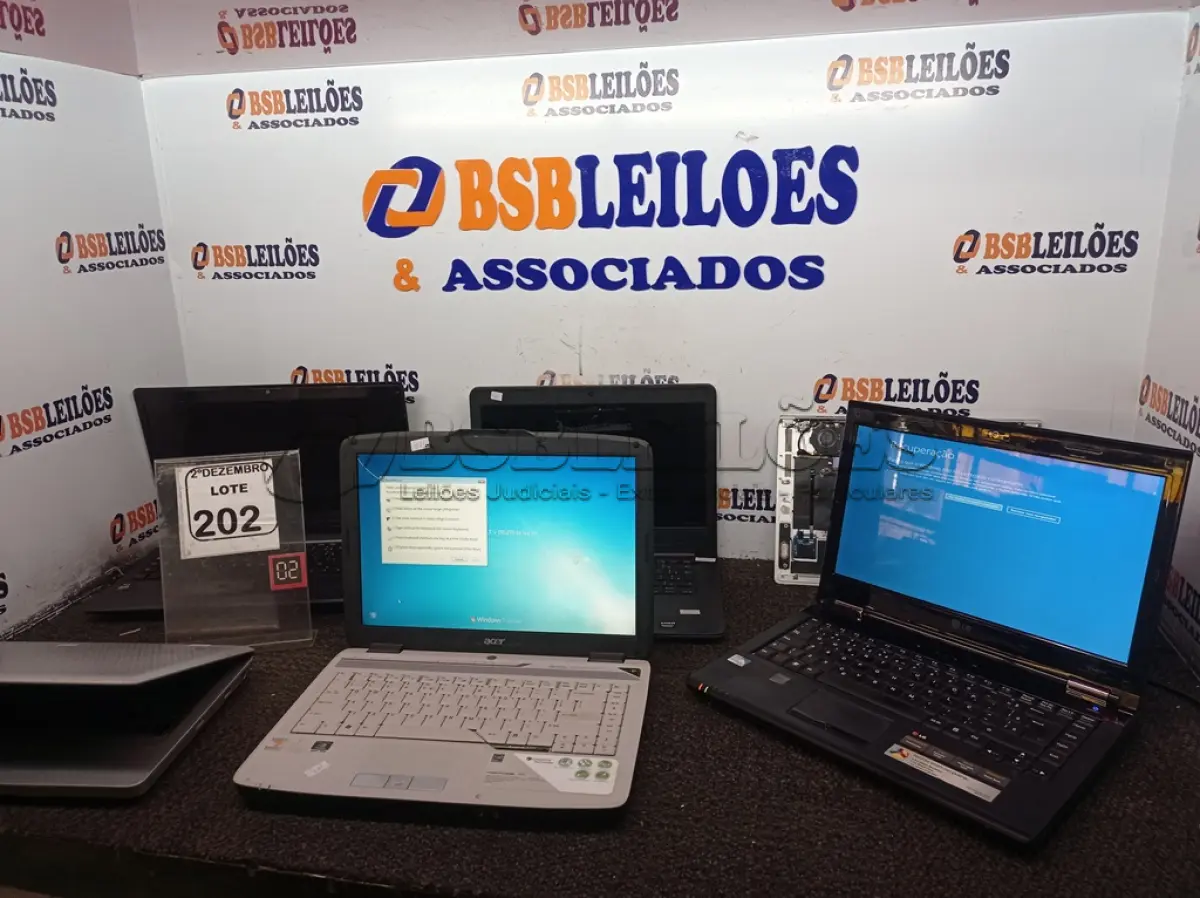 LOTE 202 - 05 NOTEBOOKS MARCAS E MODELOS DIVERSOS P/RETIRADA DE PEÇAS. (NO ESTADO) ATENÇÃO! FAZER A VISITAÇÃO ANTES DE ARREMATAR, NÃO SABEMOS SE FUNCIONA. LEILÃO NÃO TEM GARANTIA E NEM DEVOLUÇÃO, SUJEITO A POSSÍVEIS AVARIAS VISÍVEIS/OCULTAS E/OU AUSÊNCIA DE COMPONENTES.