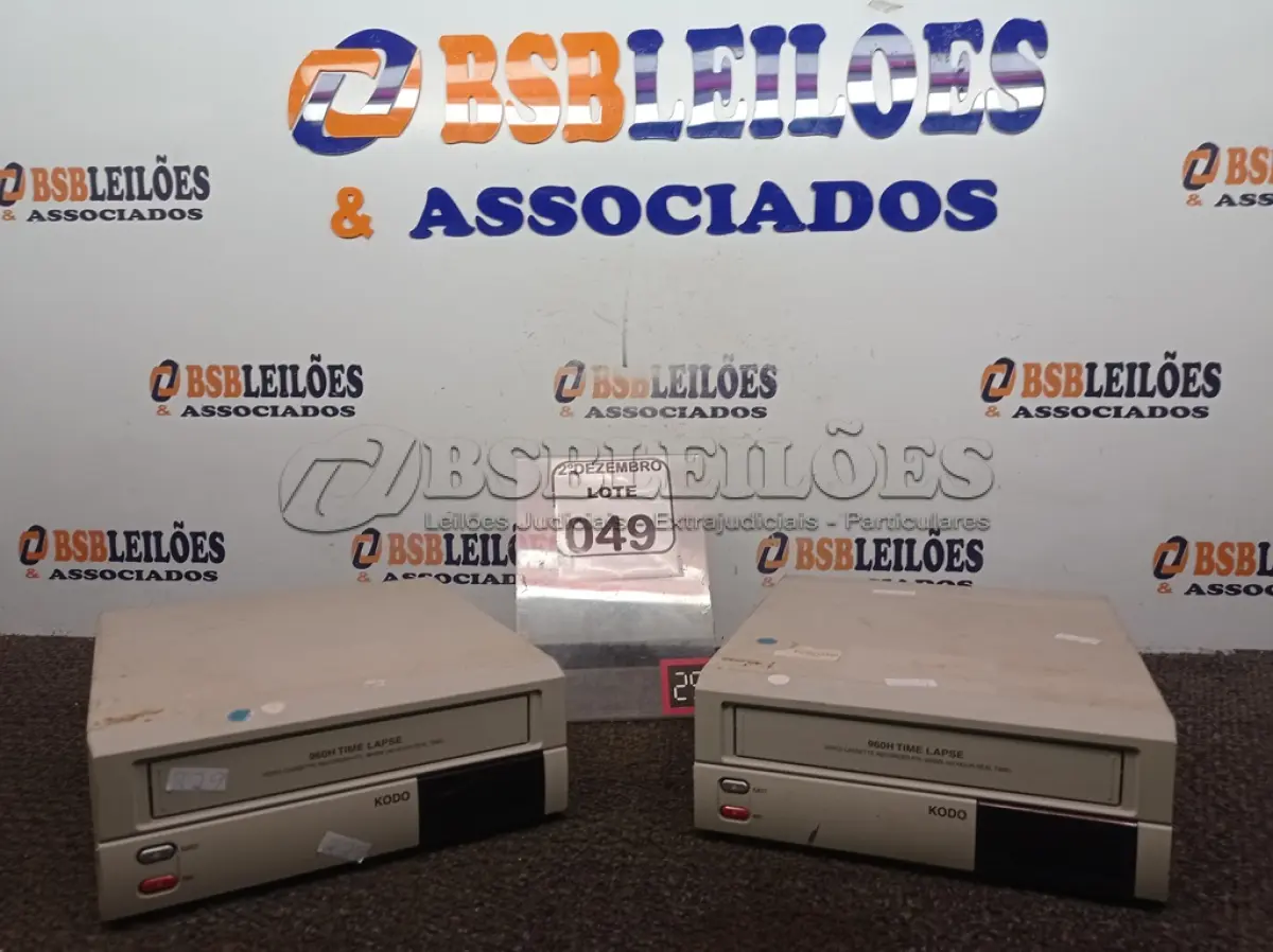 LOTE 049 - 01 VÍDEO CASSETE RECORDER MODELO KTL-960MX. (NO ESTADO) ATENÇÃO! FAZER A VISITAÇÃO ANTES DE ARREMATAR, NÃO SABEMOS SE FUNCIONA. LEILÃO NÃO TEM GARANTIA E NEM DEVOLUÇÃO, SUJEITO A POSSÍVEIS AVARIAS VISÍVEIS/OCULTAS E/OU AUSÊNCIA DE COMPONENTES.