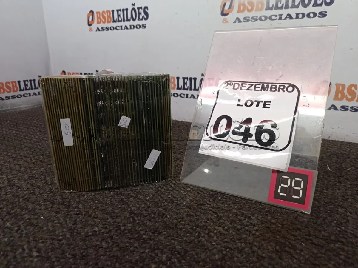 LOTE 046 - 01 LOTE C/APROXIMADAMENTE 45 PENTES DE MEMÓRIA P/COMPUTADORES. (NO ESTADO) ATENÇÃO! FAZER A VISITAÇÃO ANTES DE ARREMATAR, NÃO SABEMOS SE FUNCIONA. LEILÃO NÃO TEM GARANTIA E NEM DEVOLUÇÃO, SUJEITO A POSSÍVEIS AVARIAS VISÍVEIS/OCULTAS E/OU AUSÊNCIA DE COMPONENTES.