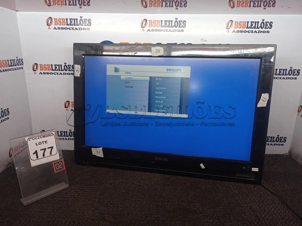 LOTE 177 - 01 TV 32” MARCA PHILLIPS. (NO ESTADO) ATENÇÃO! FAZER A VISITAÇÃO ANTES DE ARREMATAR, NÃO SABEMOS SE FUNCIONA. LEILÃO NÃO TEM GARANTIA E NEM DEVOLUÇÃO, SUJEITO A POSSÍVEIS AVARIAS VISÍVEIS/OCULTAS E/OU AUSÊNCIA DE COMPONENTES.