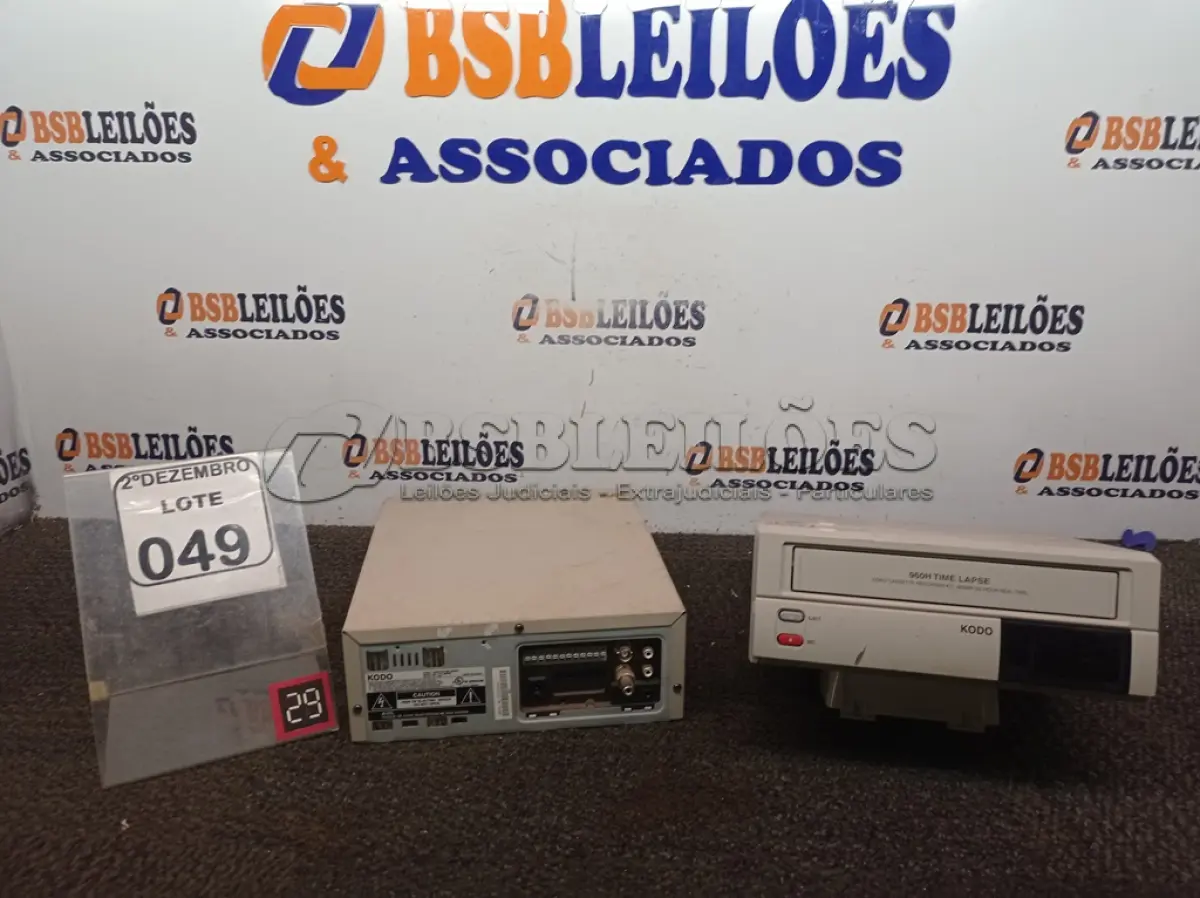 LOTE 049 - 01 VÍDEO CASSETE RECORDER MODELO KTL-960MX. (NO ESTADO) ATENÇÃO! FAZER A VISITAÇÃO ANTES DE ARREMATAR, NÃO SABEMOS SE FUNCIONA. LEILÃO NÃO TEM GARANTIA E NEM DEVOLUÇÃO, SUJEITO A POSSÍVEIS AVARIAS VISÍVEIS/OCULTAS E/OU AUSÊNCIA DE COMPONENTES.