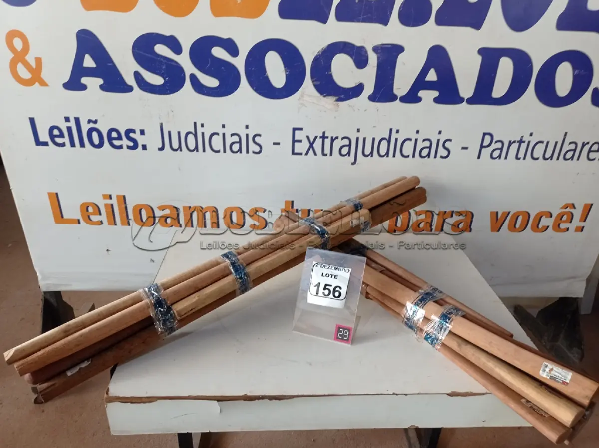 LOTE 156 - 01 LOTE C/VÁRIOS CABOS DE MADEIRA MARCAS E MODELOS DIVERSOS(NOVO). (NO ESTADO) ATENÇÃO! FAZER A VISITAÇÃO ANTES DE ARREMATAR, NÃO SABEMOS SE FUNCIONA. LEILÃO NÃO TEM GARANTIA E NEM DEVOLUÇÃO, SUJEITO A POSSÍVEIS AVARIAS VISÍVEIS/OCULTAS E/OU AUSÊNCIA DE COMPONENTES.