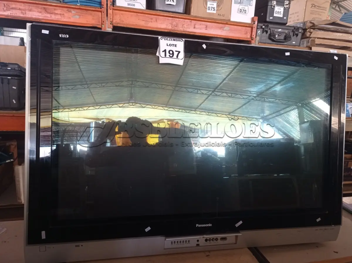 LOTE 197 - 01 TV 43” MARCA PANASONIC. (NO ESTADO) ATENÇÃO! FAZER A VISITAÇÃO ANTES DE ARREMATAR, NÃO SABEMOS SE FUNCIONA. LEILÃO NÃO TEM GARANTIA E NEM DEVOLUÇÃO, SUJEITO A POSSÍVEIS AVARIAS VISÍVEIS/OCULTAS E/OU AUSÊNCIA DE COMPONENTES.