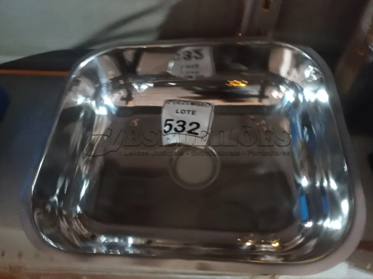 LOTE 532 - 01 CUBA EM AÇO INOX 400X340X140MM(NOVO). (NO ESTADO) ATENÇÃO! FAZER A VISITAÇÃO ANTES DE ARREMATAR, NÃO SABEMOS SE FUNCIONA. LEILÃO NÃO TEM GARANTIA E NEM DEVOLUÇÃO, SUJEITO A POSSÍVEIS AVARIAS VISÍVEIS/OCULTAS E/OU AUSÊNCIA DE COMPONENTES.