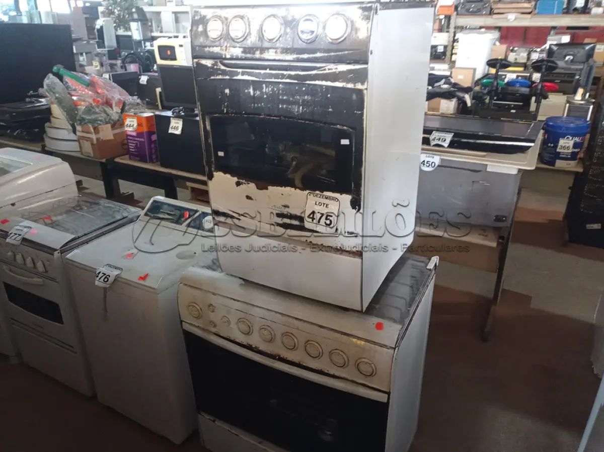 LOTE 475 - 01 FOGÃO 04 BOCAS MARCA CONTINENTAL E 01 FOGÃO 06 BOCAS MARCA DAKO. (NO ESTADO) ATENÇÃO! FAZER A VISITAÇÃO ANTES DE ARREMATAR, NÃO SABEMOS SE FUNCIONA. LEILÃO NÃO TEM GARANTIA E NEM DEVOLUÇÃO, SUJEITO A POSSÍVEIS AVARIAS VISÍVEIS/OCULTAS E/OU AUSÊNCIA DE COMPONENTES.