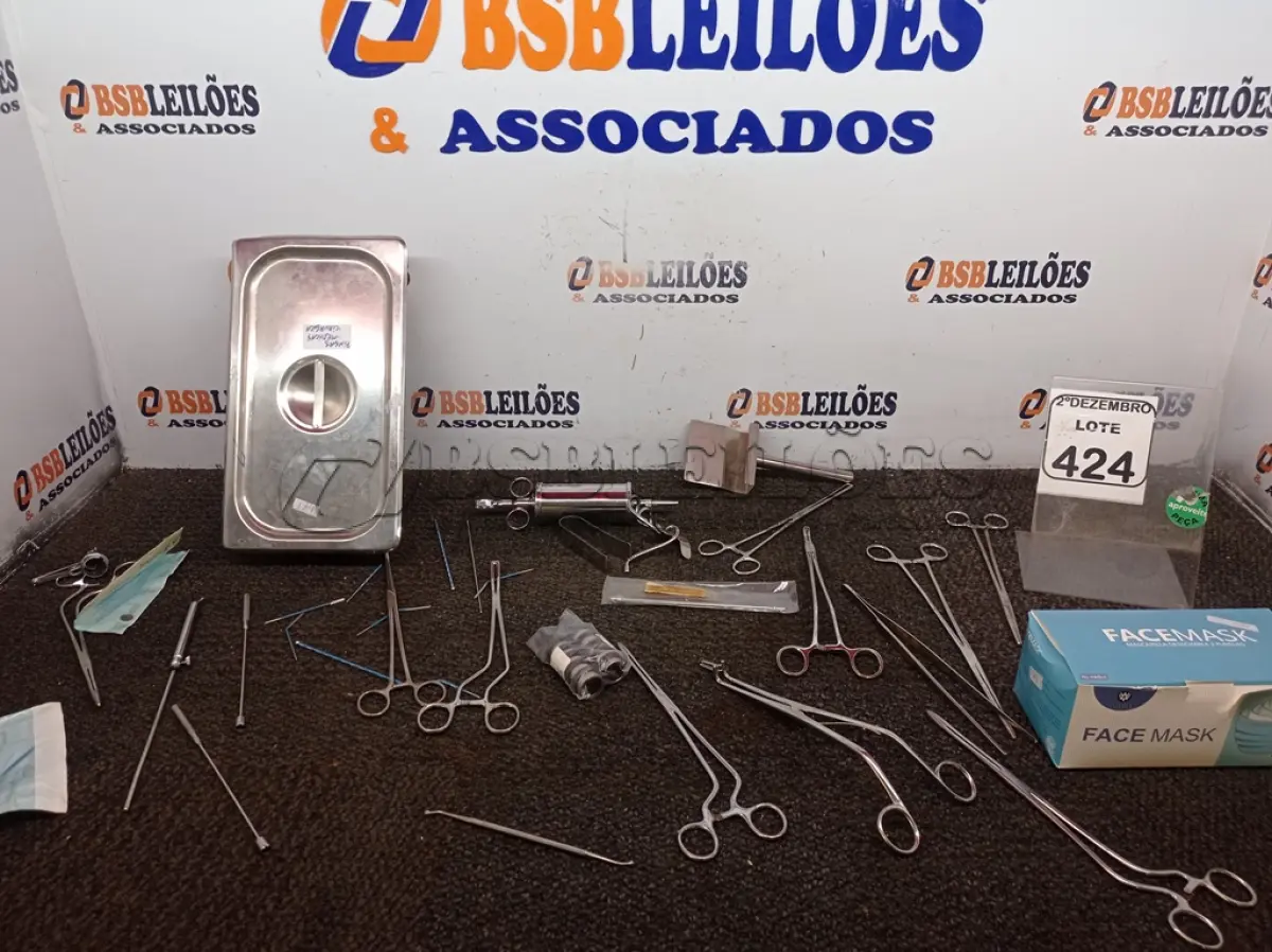 LOTE 424 - 01 LOTE COM MATERIAIS ODONTOLÓGICOS DIVERSOS. (NO ESTADO) ATENÇÃO! FAZER A VISITAÇÃO ANTES DE ARREMATAR, NÃO SABEMOS SE FUNCIONA. LEILÃO NÃO TEM GARANTIA E NEM DEVOLUÇÃO, SUJEITO A POSSÍVEIS AVARIAS VISÍVEIS/OCULTAS E/OU AUSÊNCIA DE COMPONENTES.