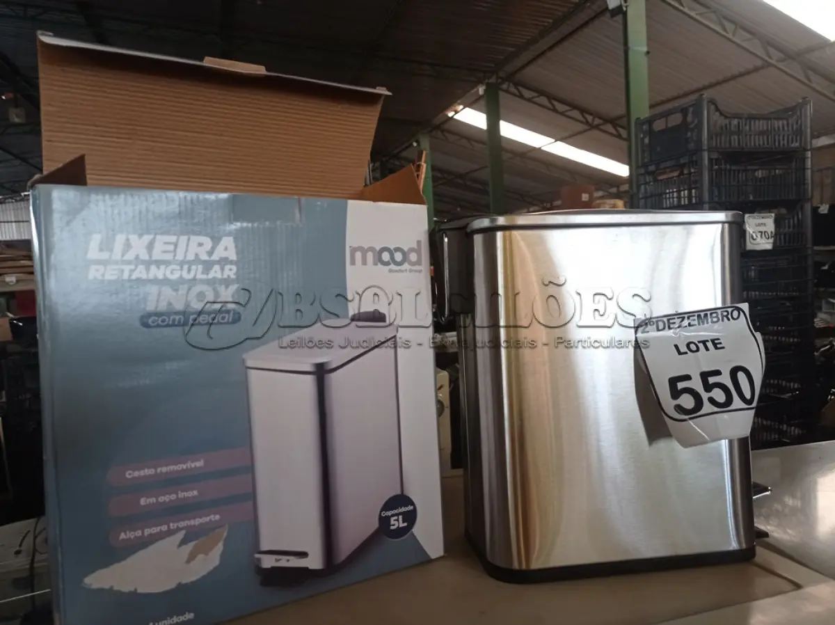 LOTE 550 - 01 LIXEIRA EM INOX COM PEDAL 5L MARCA MOOD. (NO ESTADO) ATENÇÃO! FAZER A VISITAÇÃO ANTES DE ARREMATAR, NÃO SABEMOS SE FUNCIONA. LEILÃO NÃO TEM GARANTIA E NEM DEVOLUÇÃO, SUJEITO A POSSÍVEIS AVARIAS VISÍVEIS/OCULTAS E/OU AUSÊNCIA DE COMPONENTES.