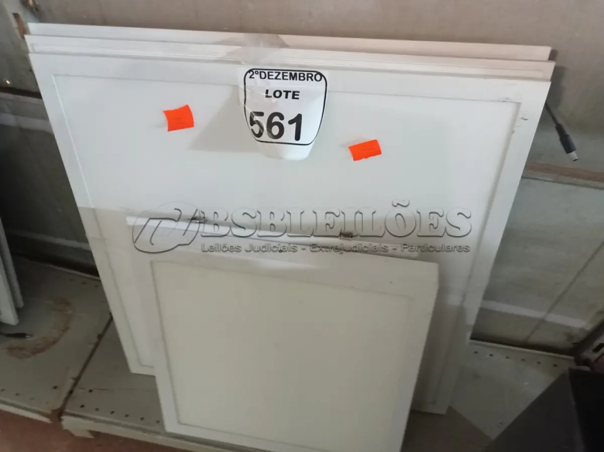 LOTE 561 - 07 PAINÉIS DE LED P/EMBUTIR. (NO ESTADO) ATENÇÃO! FAZER A VISITAÇÃO ANTES DE ARREMATAR, NÃO SABEMOS SE FUNCIONA. LEILÃO NÃO TEM GARANTIA E NEM DEVOLUÇÃO, SUJEITO A POSSÍVEIS AVARIAS VISÍVEIS/OCULTAS E/OU AUSÊNCIA DE COMPONENTES.