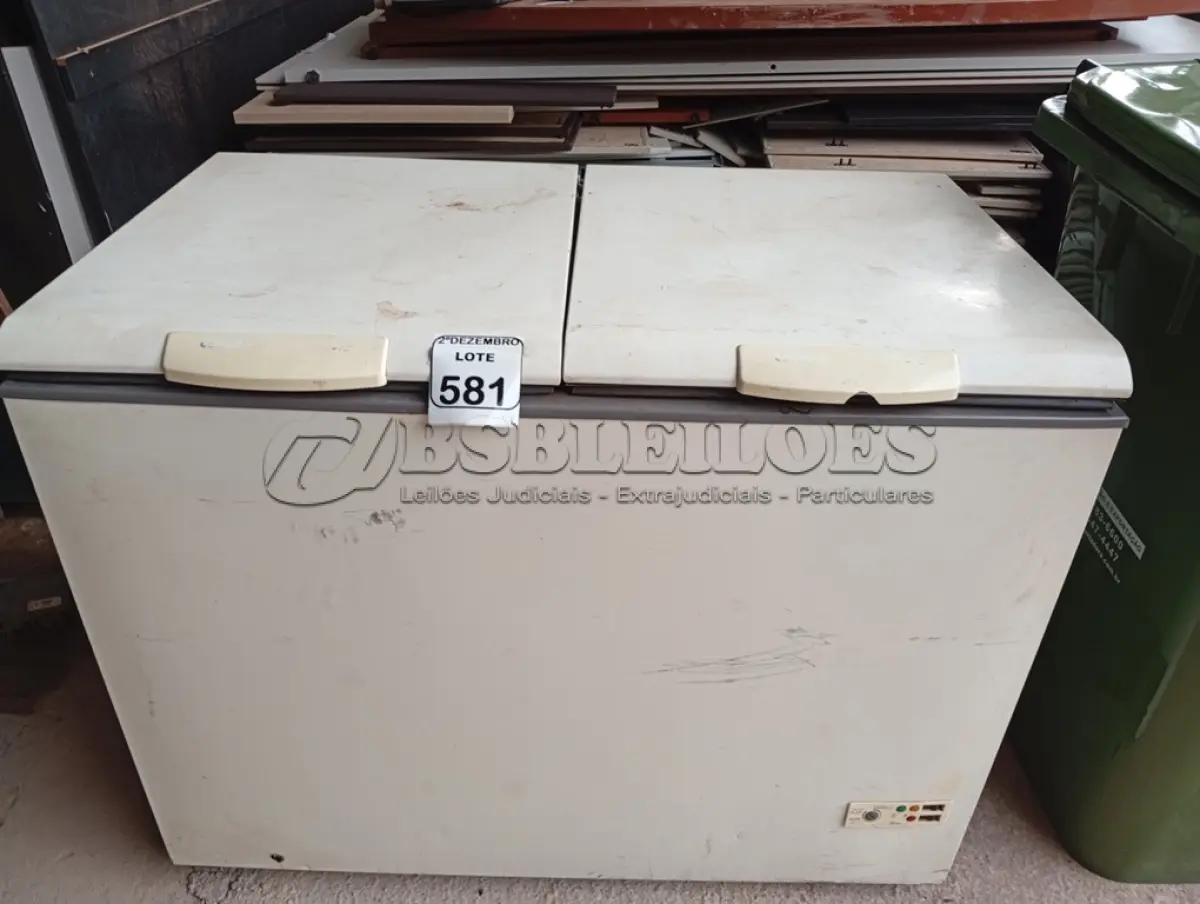 LOTE 581 - 01 FREEZER HORIZONTAL C/DUAS TAMPAS S/MOTOR MARCA CONSUL. (NO ESTADO) ATENÇÃO! FAZER A VISITAÇÃO ANTES DE ARREMATAR, NÃO SABEMOS SE FUNCIONA. LEILÃO NÃO TEM GARANTIA E NEM DEVOLUÇÃO, SUJEITO A POSSÍVEIS AVARIAS VISÍVEIS/OCULTAS E/OU AUSÊNCIA DE COMPONENTES.