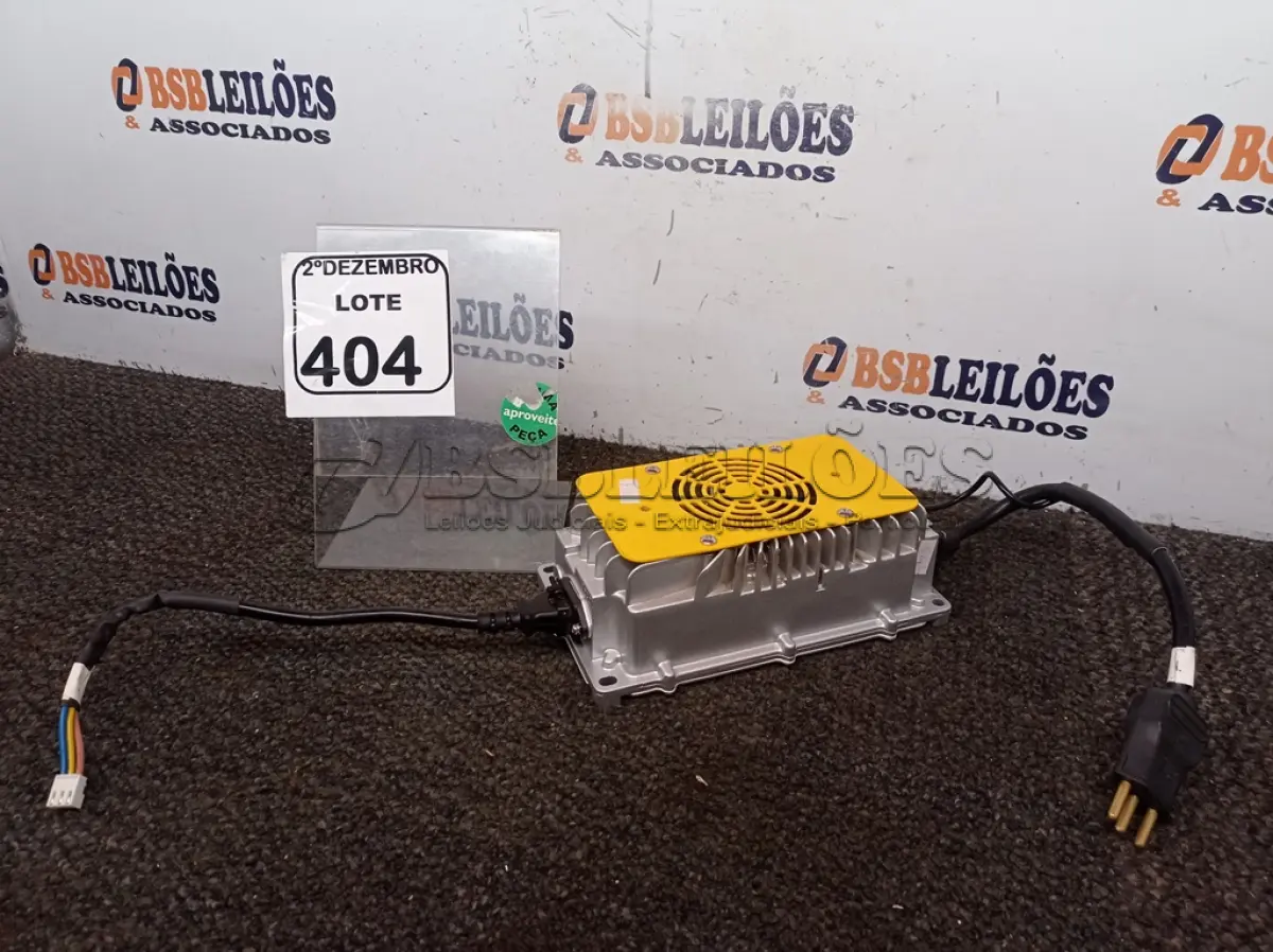LOTE 404 - 01 CARREGADOR P/MOTO ELÉTRICA. (NO ESTADO) ATENÇÃO! FAZER A VISITAÇÃO ANTES DE ARREMATAR, NÃO SABEMOS SE FUNCIONA. LEILÃO NÃO TEM GARANTIA E NEM DEVOLUÇÃO, SUJEITO A POSSÍVEIS AVARIAS VISÍVEIS/OCULTAS E/OU AUSÊNCIA DE COMPONENTES.