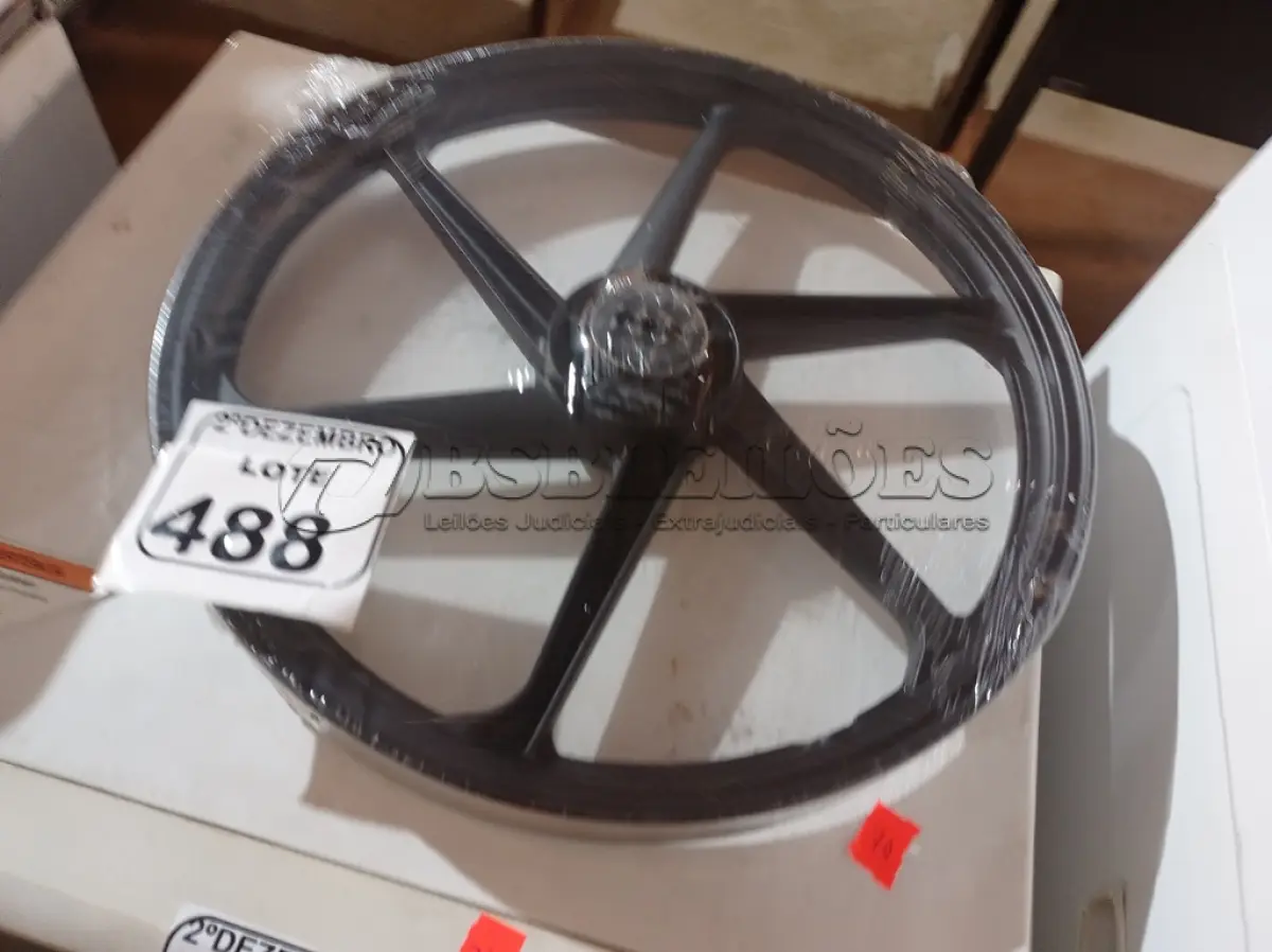 LOTE 488 - 01 RODA P/MOTO CG ARO “17 PARA QUALQUER CG (NOVO). (NO ESTADO) ATENÇÃO! FAZER A VISITAÇÃO ANTES DE ARREMATAR, NÃO SABEMOS SE FUNCIONA. LEILÃO NÃO TEM GARANTIA E NEM DEVOLUÇÃO, SUJEITO A POSSÍVEIS AVARIAS VISÍVEIS/OCULTAS E/OU AUSÊNCIA DE COMPONENTES.