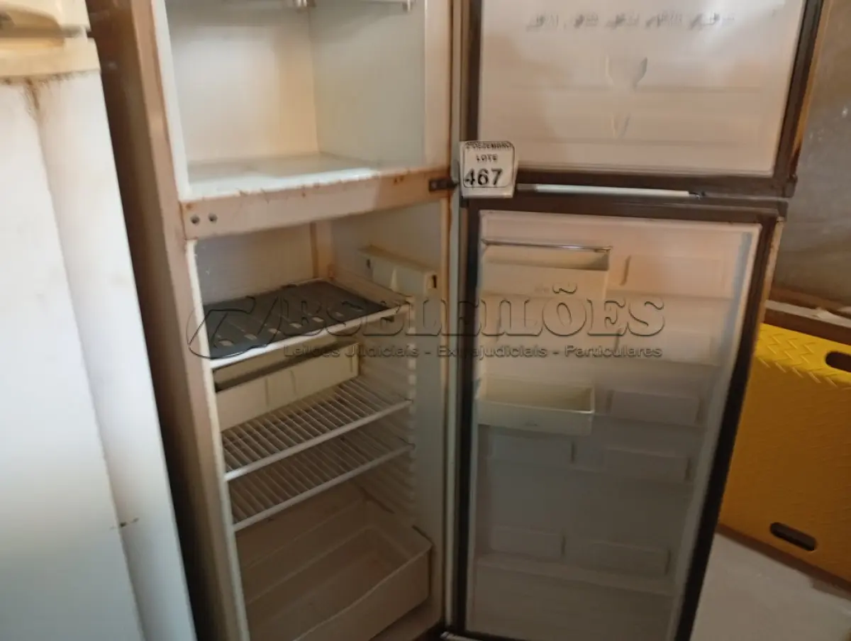 LOTE 467 - 01 GELADEIRA BRASTEMP 220V. (NO ESTADO) ATENÇÃO! FAZER A VISITAÇÃO ANTES DE ARREMATAR, NÃO SABEMOS SE FUNCIONA. LEILÃO NÃO TEM GARANTIA E NEM DEVOLUÇÃO, SUJEITO A POSSÍVEIS AVARIAS VISÍVEIS/OCULTAS E/OU AUSÊNCIA DE COMPONENTES.