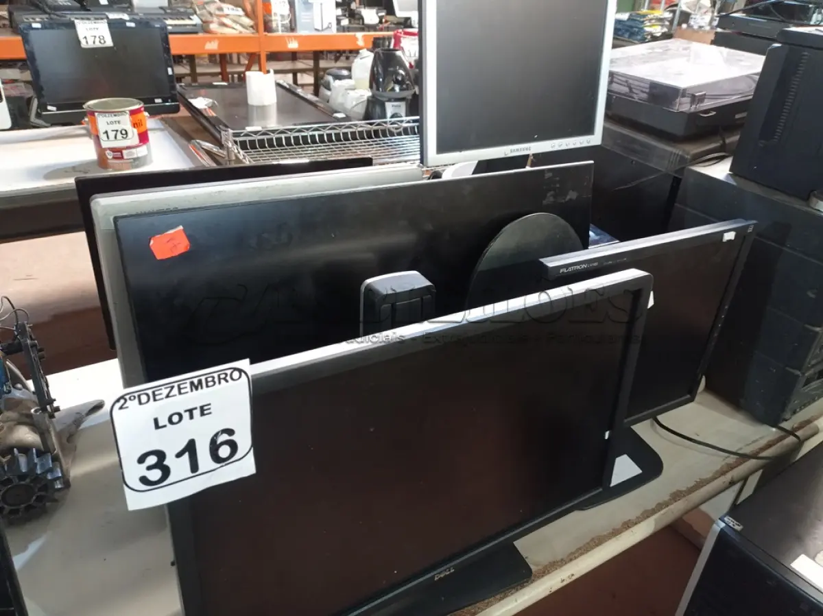 LOTE 316 - 12 MONITORES LCD MARCAS E MODELOS DIVERSOS P/RETIRADA DE PEÇAS. (NO ESTADO) ATENÇÃO! FAZER A VISITAÇÃO ANTES DE ARREMATAR, NÃO SABEMOS SE FUNCIONA. LEILÃO NÃO TEM GARANTIA E NEM DEVOLUÇÃO, SUJEITO A POSSÍVEIS AVARIAS VISÍVEIS/OCULTAS E/OU AUSÊNCIA DE COMPONENTES.