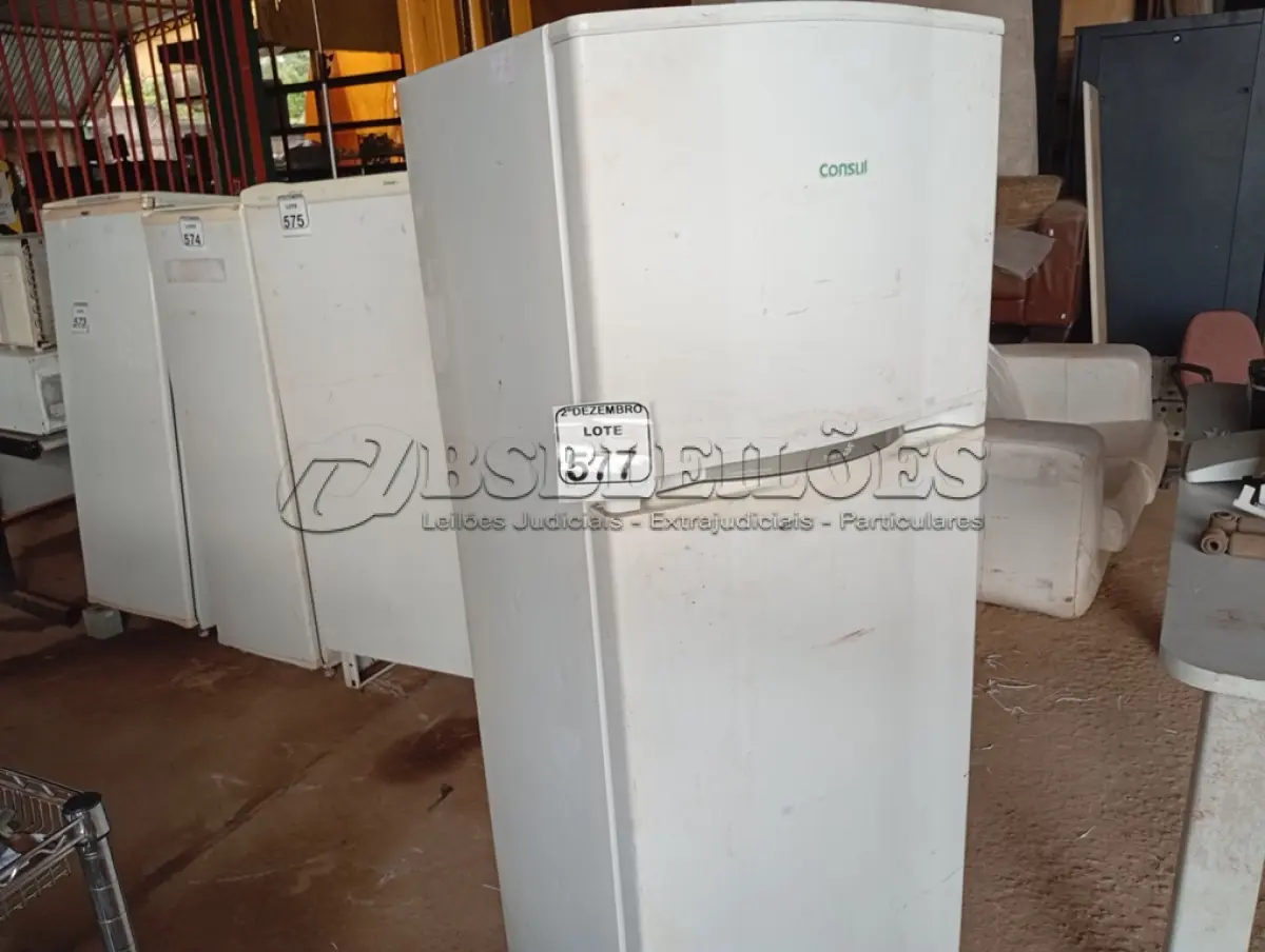 LOTE 577 - 01 GELADEIRA MARCA CONSUL 220V. (NO ESTADO) ATENÇÃO! FAZER A VISITAÇÃO ANTES DE ARREMATAR, NÃO SABEMOS SE FUNCIONA. LEILÃO NÃO TEM GARANTIA E NEM DEVOLUÇÃO, SUJEITO A POSSÍVEIS AVARIAS VISÍVEIS/OCULTAS E/OU AUSÊNCIA DE COMPONENTES.