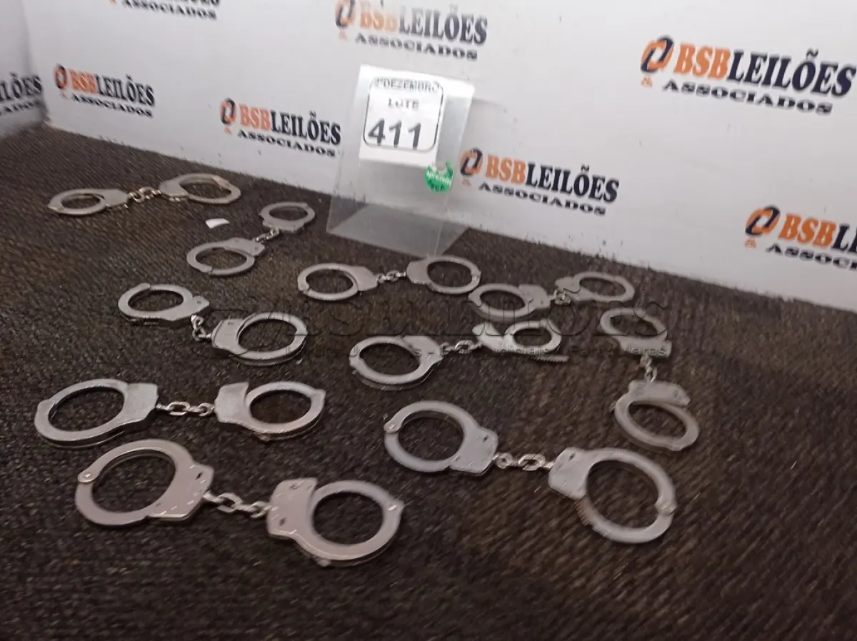 LOTE 411 - 10 ALGEMAS EM METAL. (NO ESTADO) ATENÇÃO! FAZER A VISITAÇÃO ANTES DE ARREMATAR, NÃO SABEMOS SE FUNCIONA. LEILÃO NÃO TEM GARANTIA E NEM DEVOLUÇÃO, SUJEITO A POSSÍVEIS AVARIAS VISÍVEIS/OCULTAS E/OU AUSÊNCIA DE COMPONENTES.