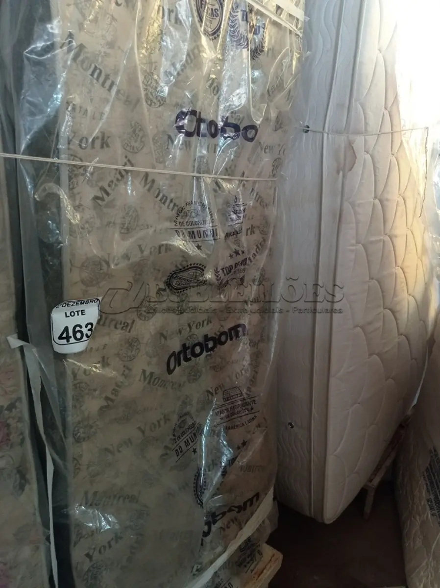 LOTE 463 - 01 CAMA BOX P/SOLTEIRO. (NO ESTADO) ATENÇÃO! FAZER A VISITAÇÃO ANTES DE ARREMATAR, NÃO SABEMOS SE FUNCIONA. LEILÃO NÃO TEM GARANTIA E NEM DEVOLUÇÃO, SUJEITO A POSSÍVEIS AVARIAS VISÍVEIS/OCULTAS E/OU AUSÊNCIA DE COMPONENTES.
