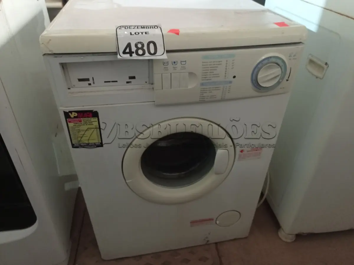 LOTE 480 - 01 MÁQUINA DE LAVAR 5KG MARCA ELECTROLUX 220V. (NO ESTADO) ATENÇÃO! FAZER A VISITAÇÃO ANTES DE ARREMATAR, NÃO SABEMOS SE FUNCIONA. LEILÃO NÃO TEM GARANTIA E NEM DEVOLUÇÃO, SUJEITO A POSSÍVEIS AVARIAS VISÍVEIS/OCULTAS E/OU AUSÊNCIA DE COMPONENTES.