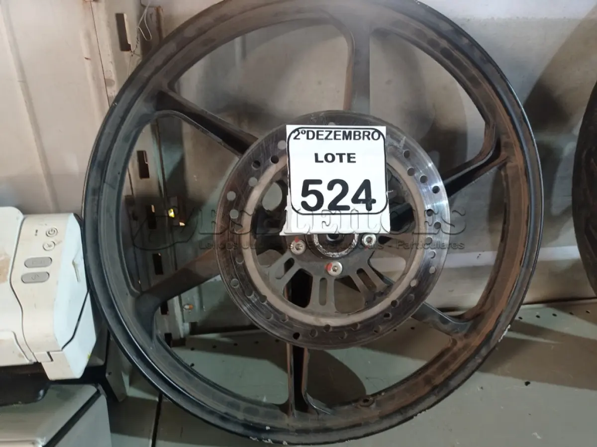 LOTE 524 - 01 RODA P/MOTO ARO “18. PARA HONDA 150 E 160 CILINDRADAS. (NO ESTADO) ATENÇÃO! FAZER A VISITAÇÃO ANTES DE ARREMATAR, NÃO SABEMOS SE FUNCIONA. LEILÃO NÃO TEM GARANTIA E NEM DEVOLUÇÃO, SUJEITO A POSSÍVEIS AVARIAS VISÍVEIS/OCULTAS E/OU AUSÊNCIA DE COMPONENTES.