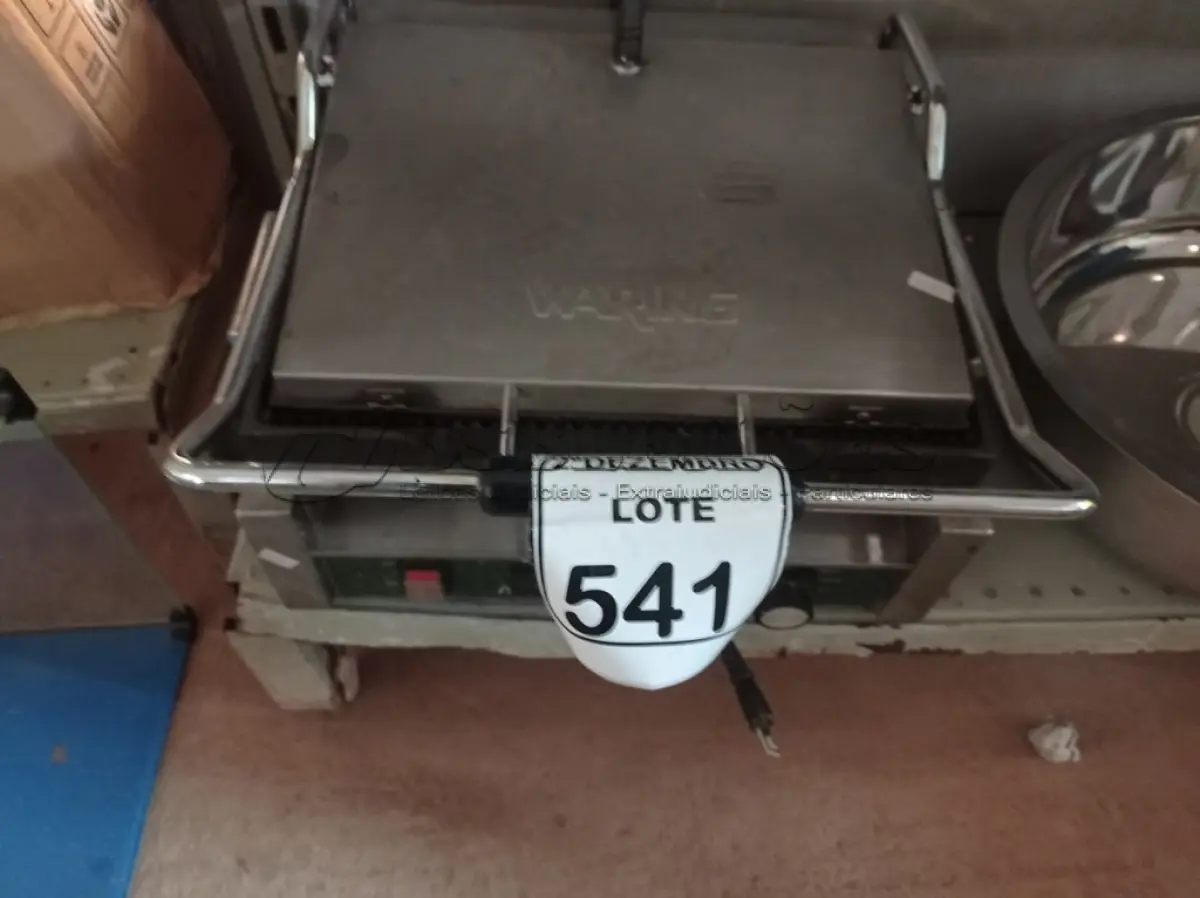 LOTE 541 - 01 GRILL WARING EM INOX. (NO ESTADO) ATENÇÃO! FAZER A VISITAÇÃO ANTES DE ARREMATAR, NÃO SABEMOS SE FUNCIONA. LEILÃO NÃO TEM GARANTIA E NEM DEVOLUÇÃO, SUJEITO A POSSÍVEIS AVARIAS VISÍVEIS/OCULTAS E/OU AUSÊNCIA DE COMPONENTES.