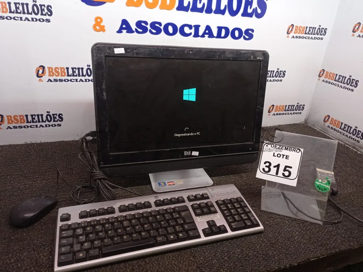 LOTE 315 - 01 ALL IN ONE MARCA HP C/FONTE. (NO ESTADO) ATENÇÃO! FAZER A VISITAÇÃO ANTES DE ARREMATAR, NÃO SABEMOS SE FUNCIONA. LEILÃO NÃO TEM GARANTIA E NEM DEVOLUÇÃO, SUJEITO A POSSÍVEIS AVARIAS VISÍVEIS/OCULTAS E/OU AUSÊNCIA DE COMPONENTES.