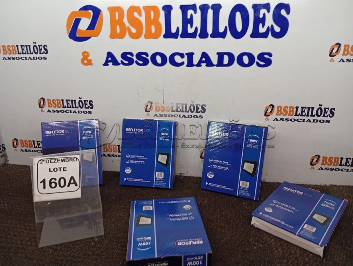 LOTE 160 - 05 REFLETORES LED AMBIENTE EXTERNO 100W. (NOVO), (NO ESTADO) ATENÇÃO! FAZER A VISITAÇÃO ANTES DE ARREMATAR, NÃO SABEMOS SE FUNCIONA. LEILÃO NÃO TEM GARANTIA E NEM DEVOLUÇÃO, SUJEITO A POSSÍVEIS AVARIAS VISÍVEIS/OCULTAS E/OU AUSÊNCIA DE COMPONENTES.