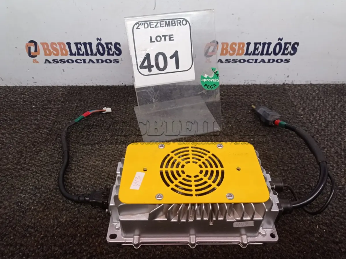 LOTE 401 - 01 CARREGADOR P/MOTO ELÉTRICA. (NO ESTADO) ATENÇÃO! FAZER A VISITAÇÃO ANTES DE ARREMATAR, NÃO SABEMOS SE FUNCIONA. LEILÃO NÃO TEM GARANTIA E NEM DEVOLUÇÃO, SUJEITO A POSSÍVEIS AVARIAS VISÍVEIS/OCULTAS E/OU AUSÊNCIA DE COMPONENTES.