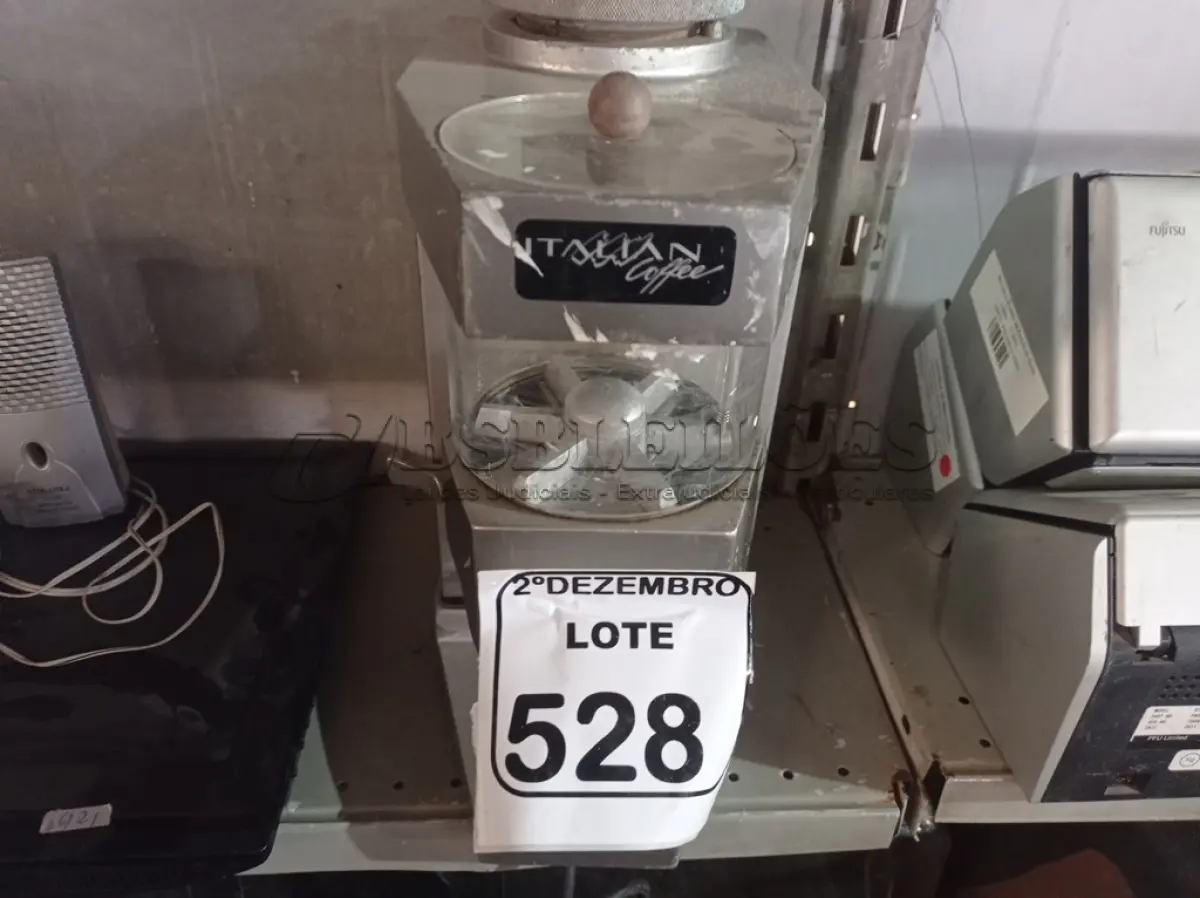 LOTE 528 - 01 CAFETEIRA INCOMPLETA. (NO ESTADO) ATENÇÃO! FAZER A VISITAÇÃO ANTES DE ARREMATAR, NÃO SABEMOS SE FUNCIONA. LEILÃO NÃO TEM GARANTIA E NEM DEVOLUÇÃO, SUJEITO A POSSÍVEIS AVARIAS VISÍVEIS/OCULTAS E/OU AUSÊNCIA DE COMPONENTES.
