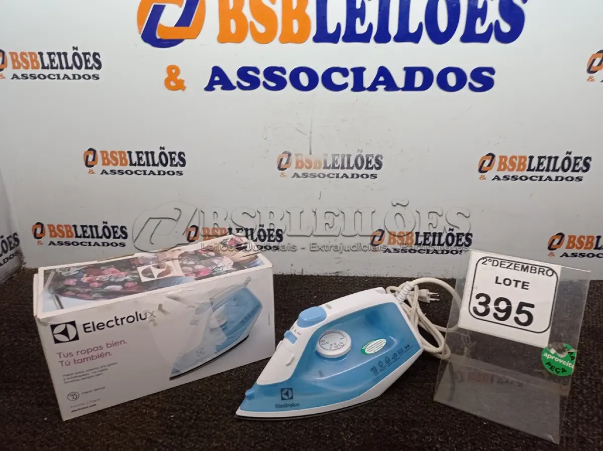 LOTE 395 - 01 FERRO A VAPOR P/ PASSAR ROUPAS MARCA ELECTROLUX COR BRANCA C/AZUL (NOVO). (NO ESTADO) ATENÇÃO! FAZER A VISITAÇÃO ANTES DE ARREMATAR, NÃO SABEMOS SE FUNCIONA. LEILÃO NÃO TEM GARANTIA E NEM DEVOLUÇÃO, SUJEITO A POSSÍVEIS AVARIAS VISÍVEIS/OCULTAS E/OU AUSÊNCIA DE COMPONENTES.